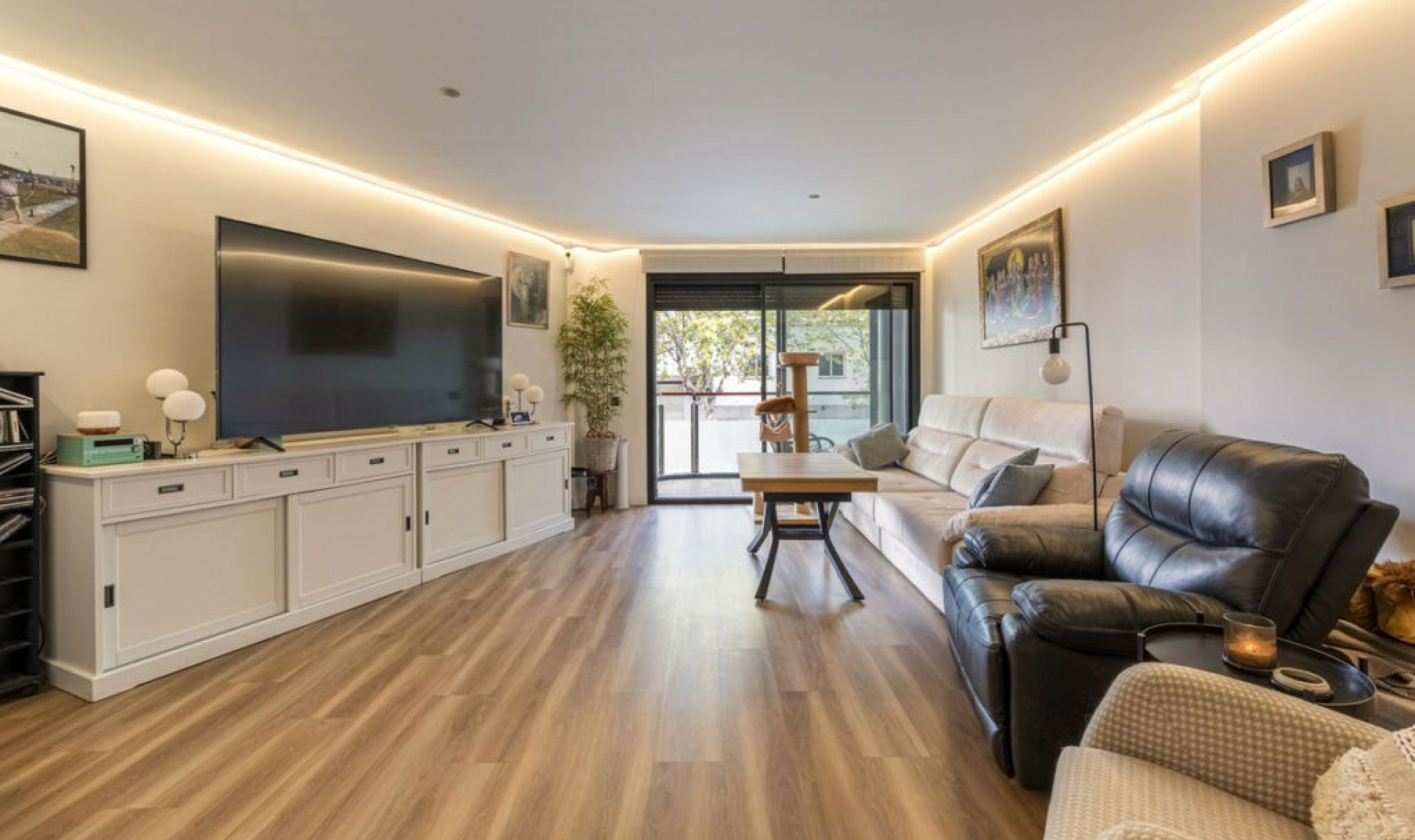 Resale - Apartment -
Estepona