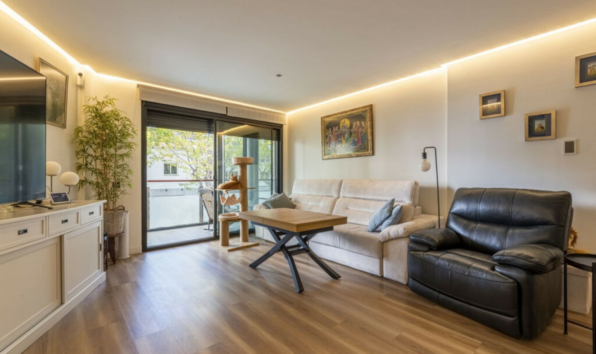 Resale - Apartment -
Estepona