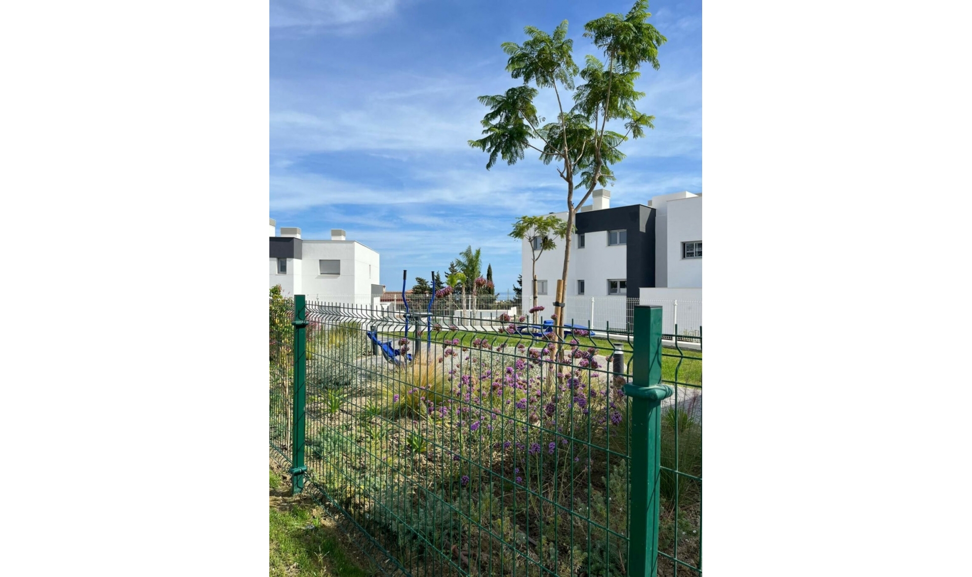 Resale - Apartment -
Estepona