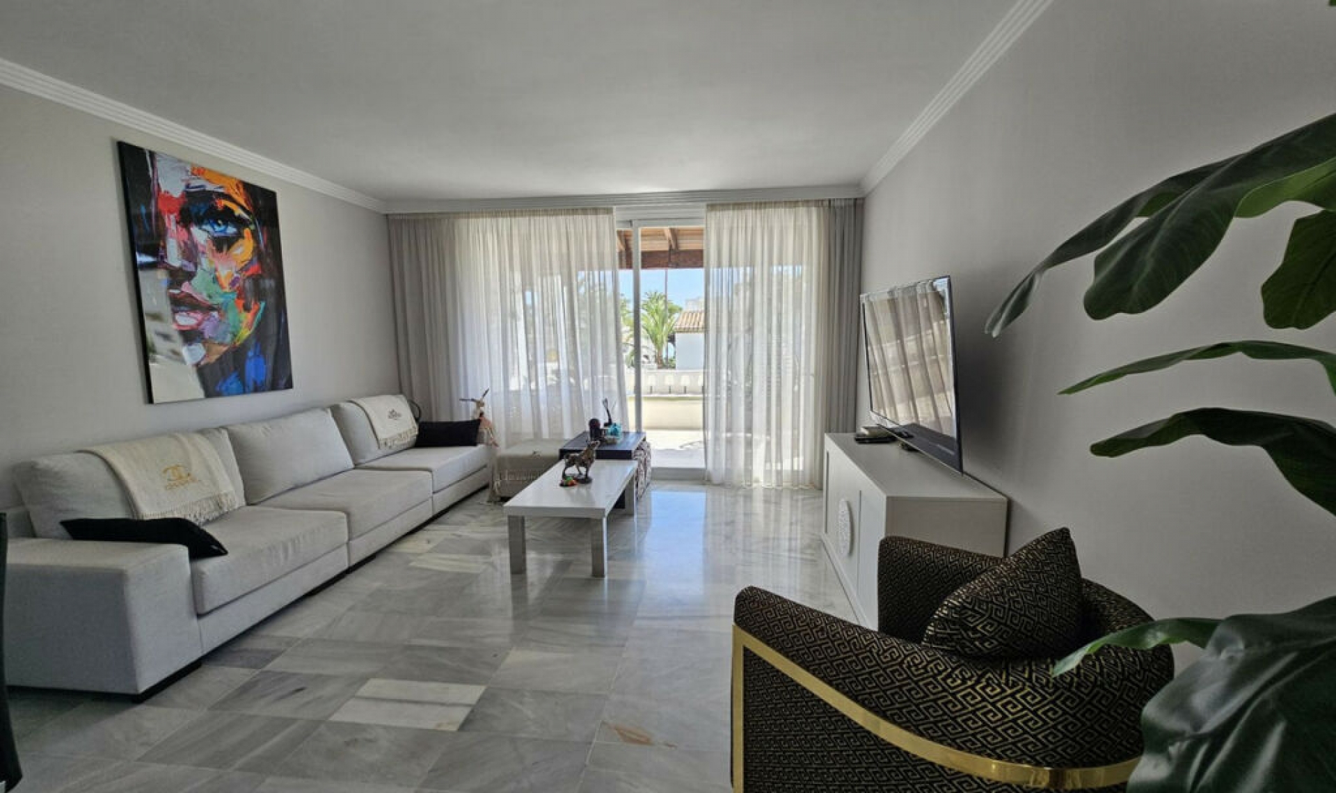 Resale - Apartment -
Estepona