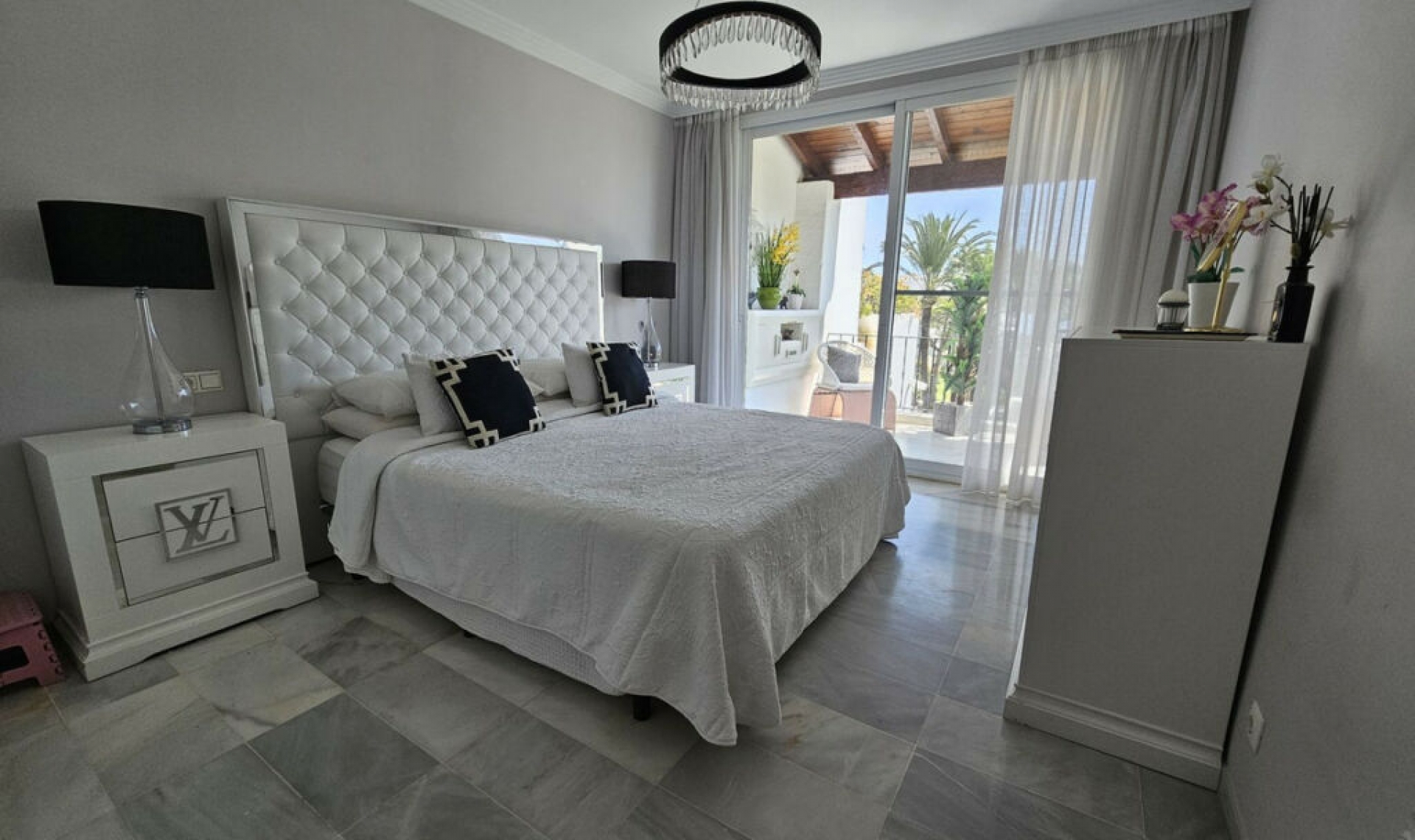 Resale - Apartment -
Estepona