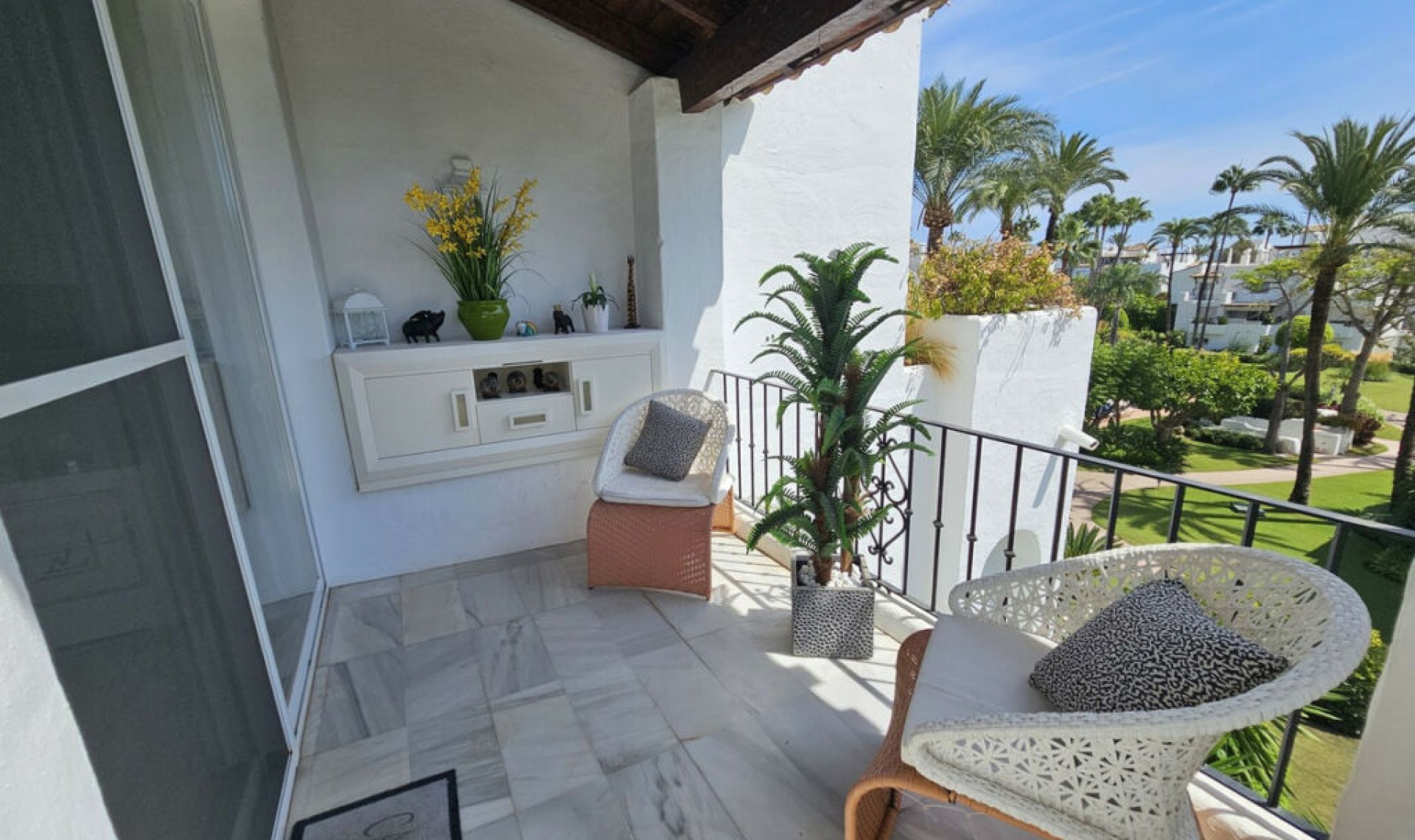 Resale - Apartment -
Estepona