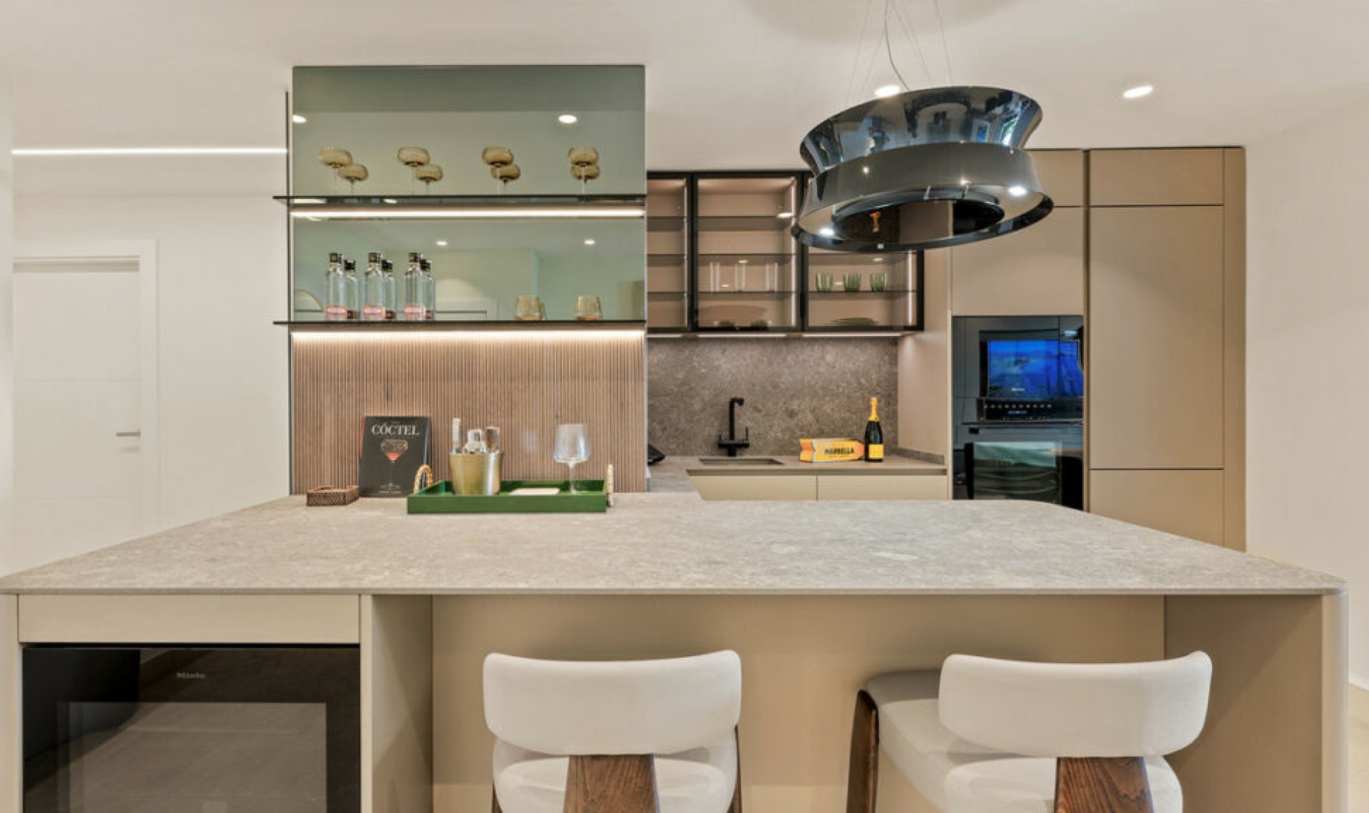 Resale - Apartment -
Estepona