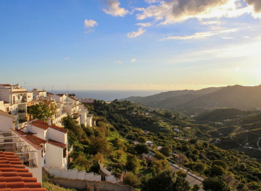 Resale - Apartment -
Frigiliana