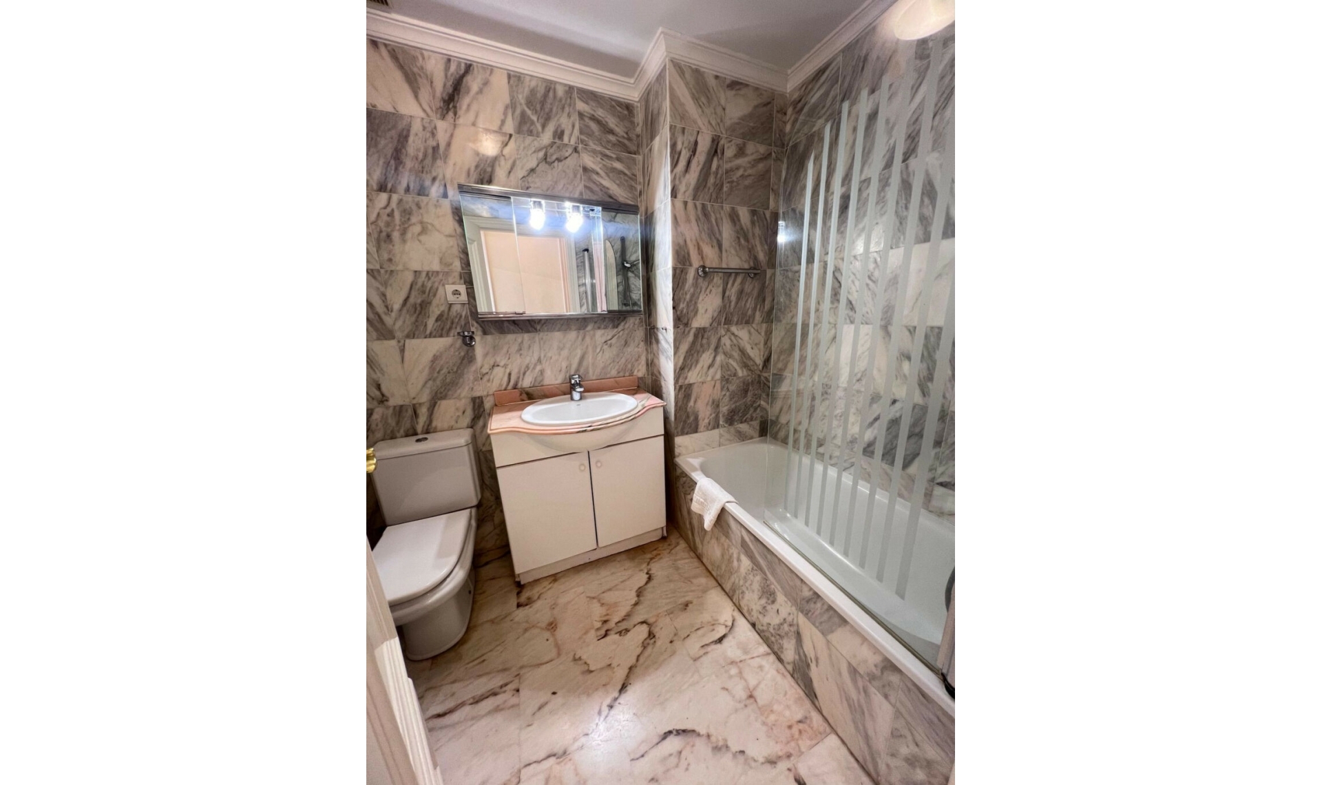 Resale - Apartment -
Fuengirola