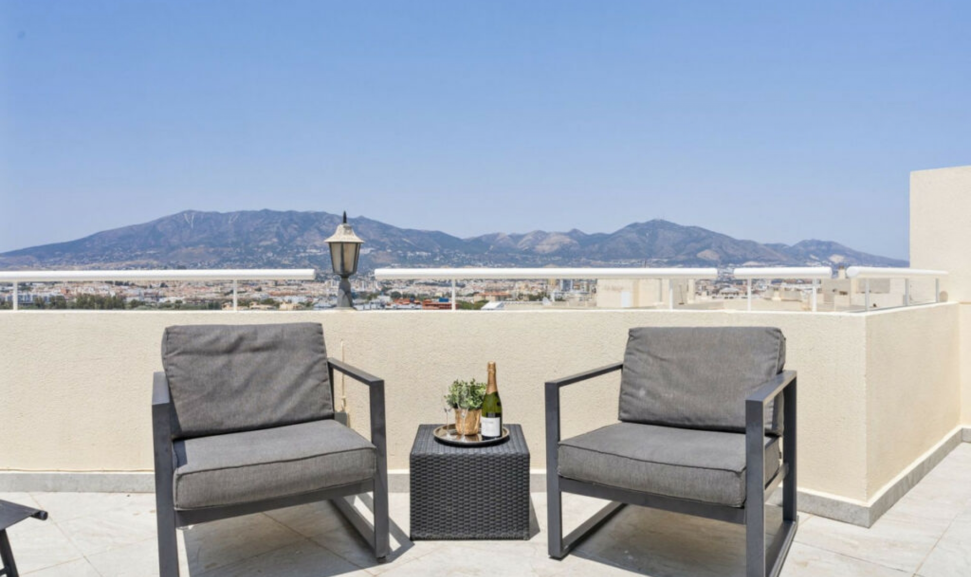 Resale - Apartment -
Fuengirola