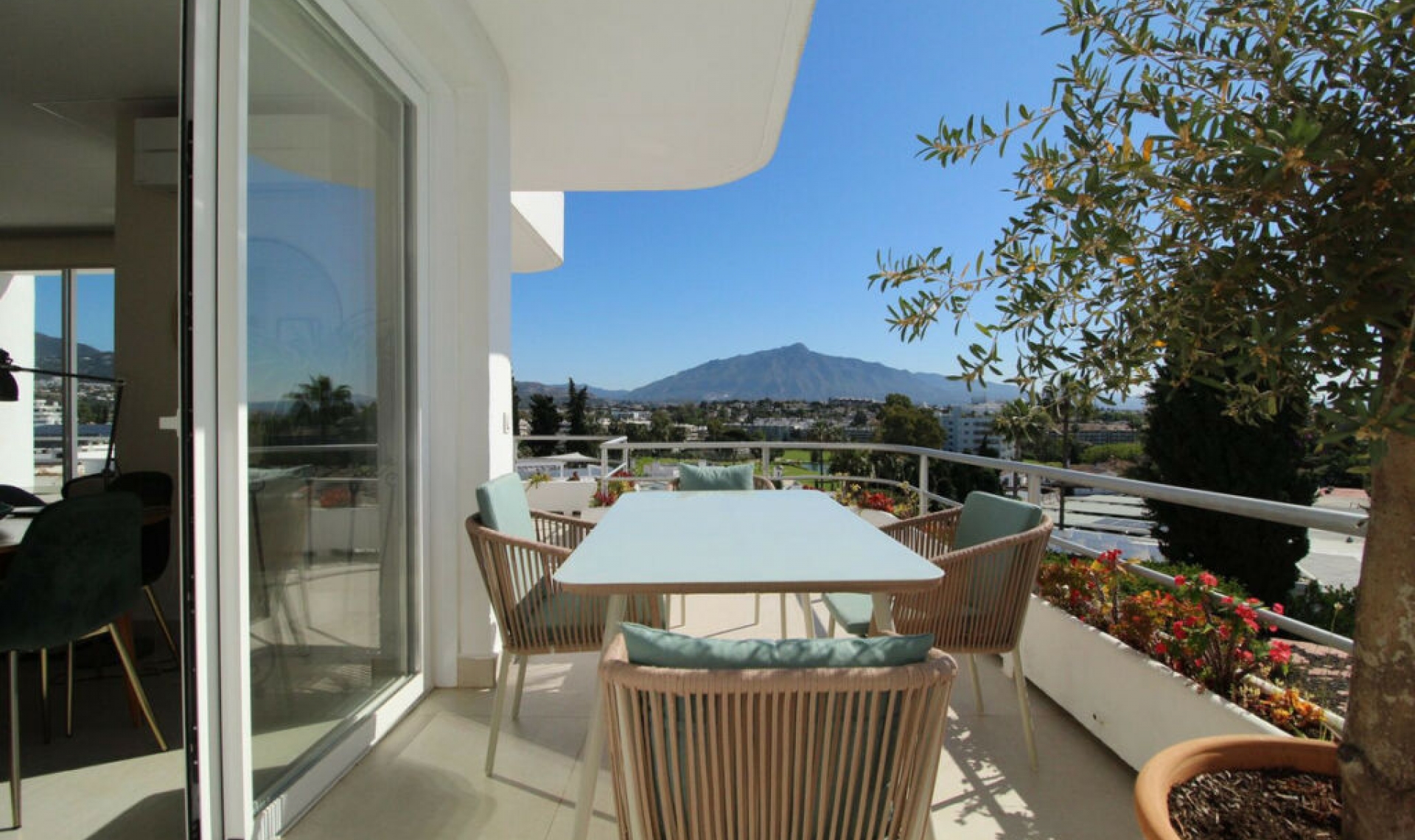 Resale - Apartment -
Guadalmina Alta