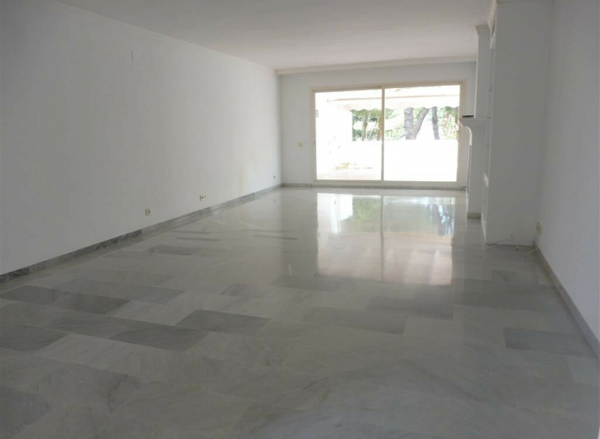 Resale - Apartment -
Guadalmina Baja