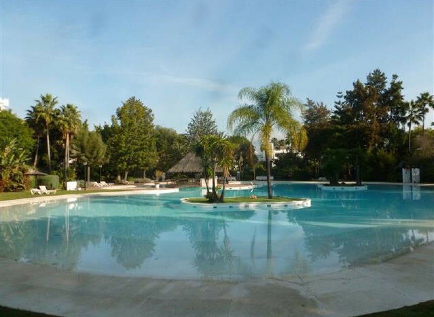 Resale - Apartment -
Guadalmina Baja