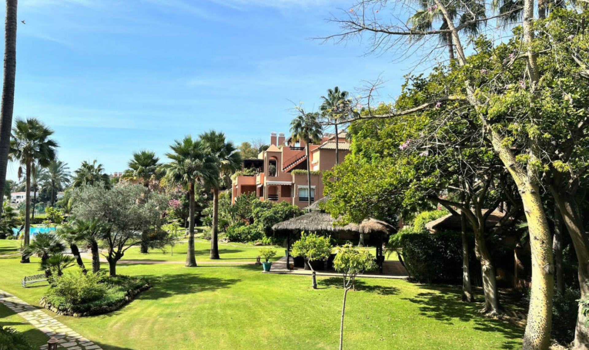 Resale - Apartment -
Guadalmina Baja