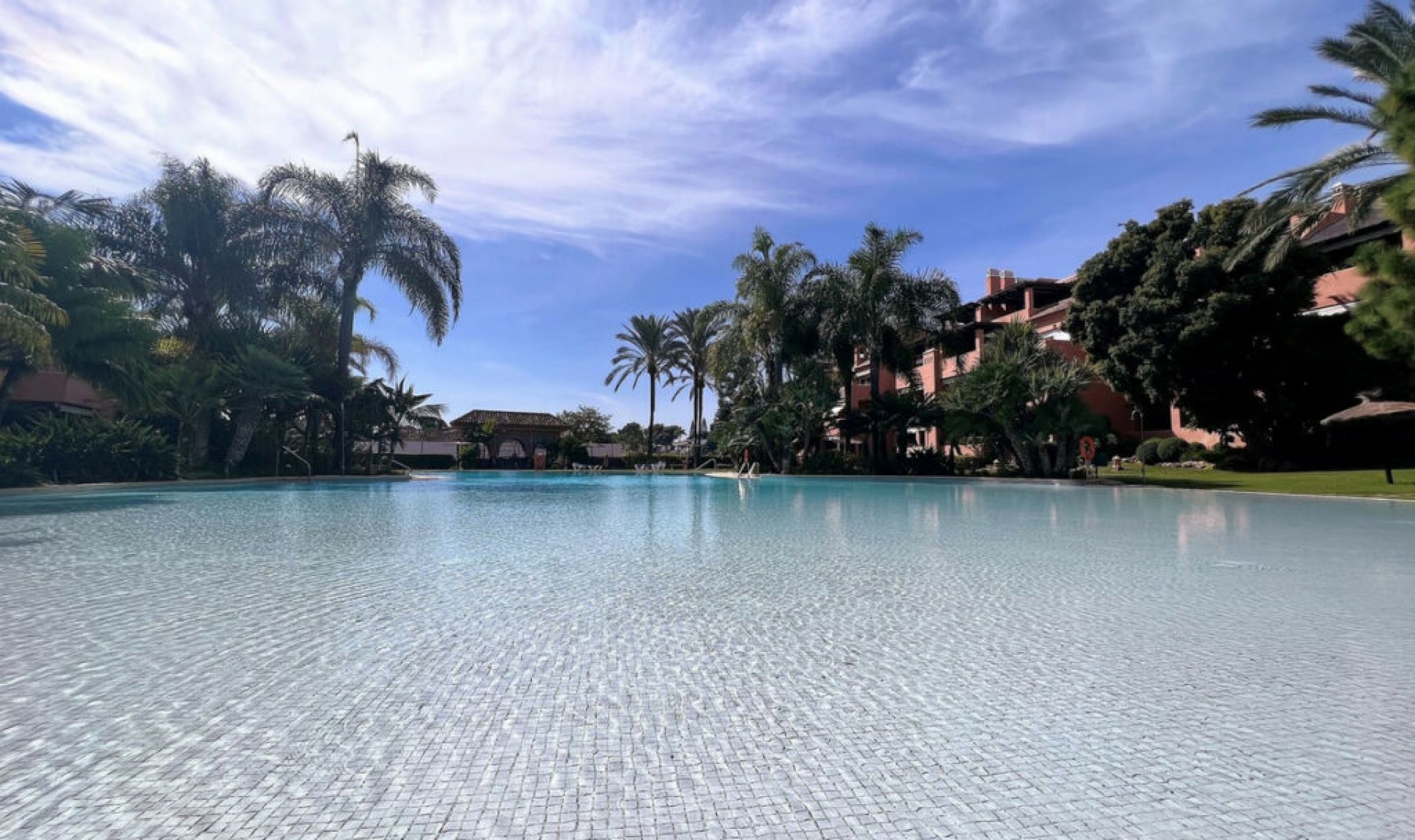 Resale - Apartment -
Guadalmina Baja