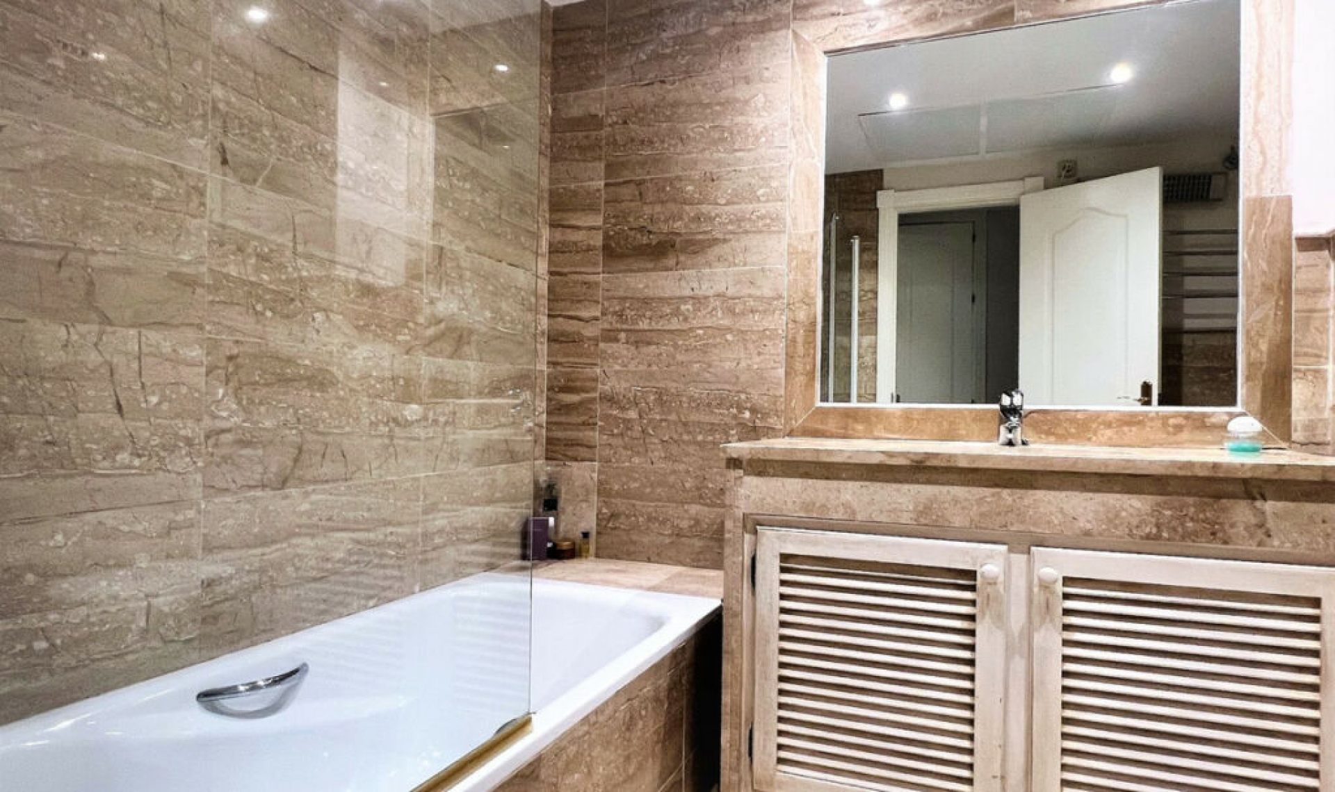 Resale - Apartment -
Guadalmina Baja