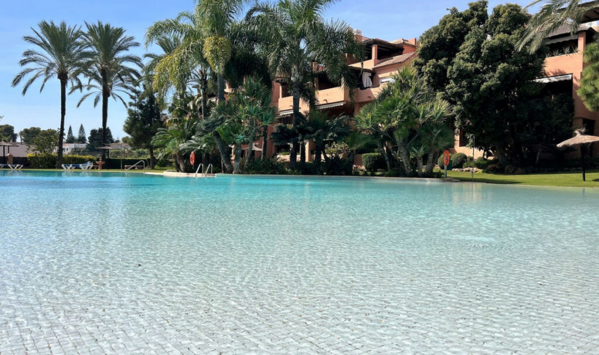 Resale - Apartment -
Guadalmina Baja