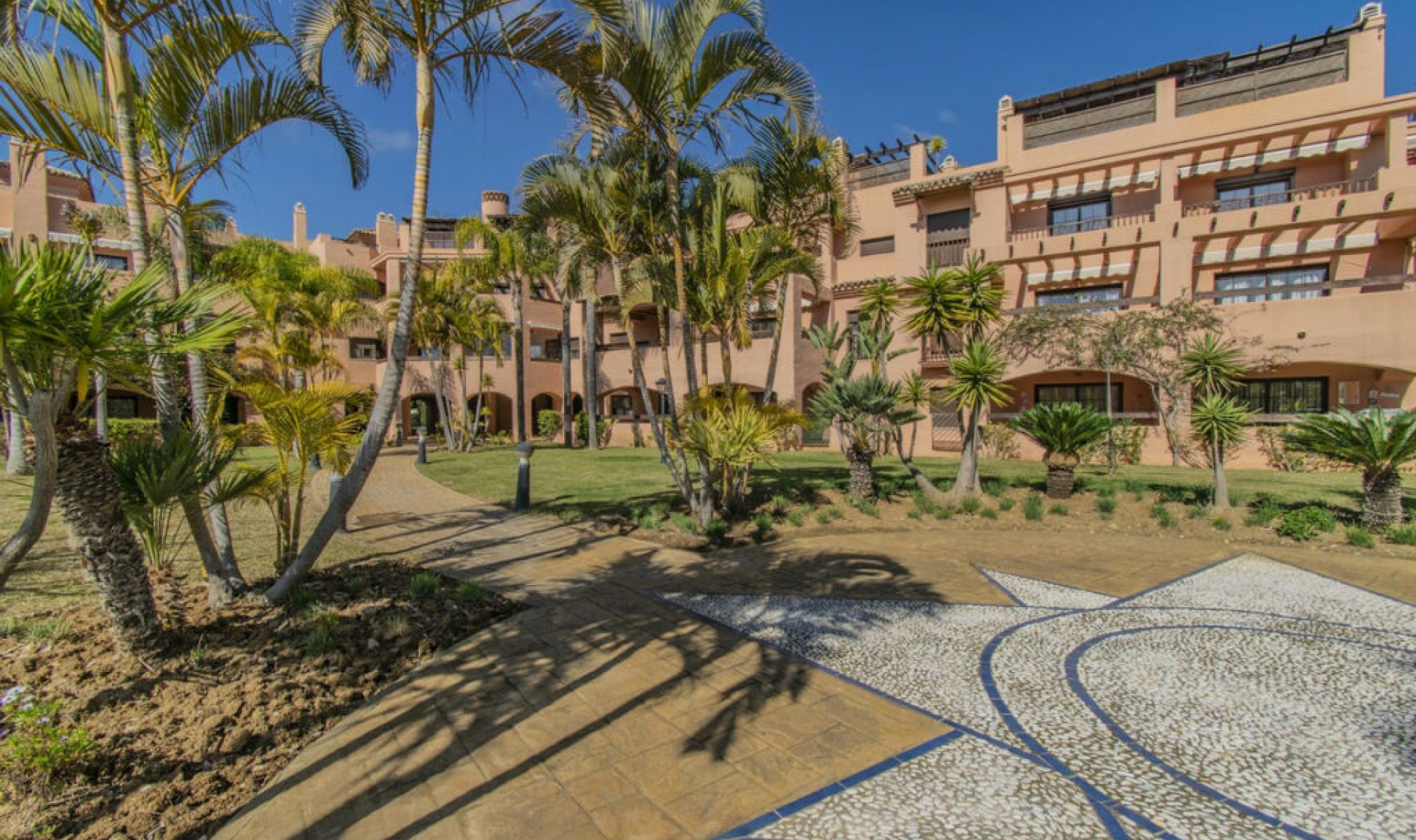 Resale - Apartment -
Hacienda del Sol