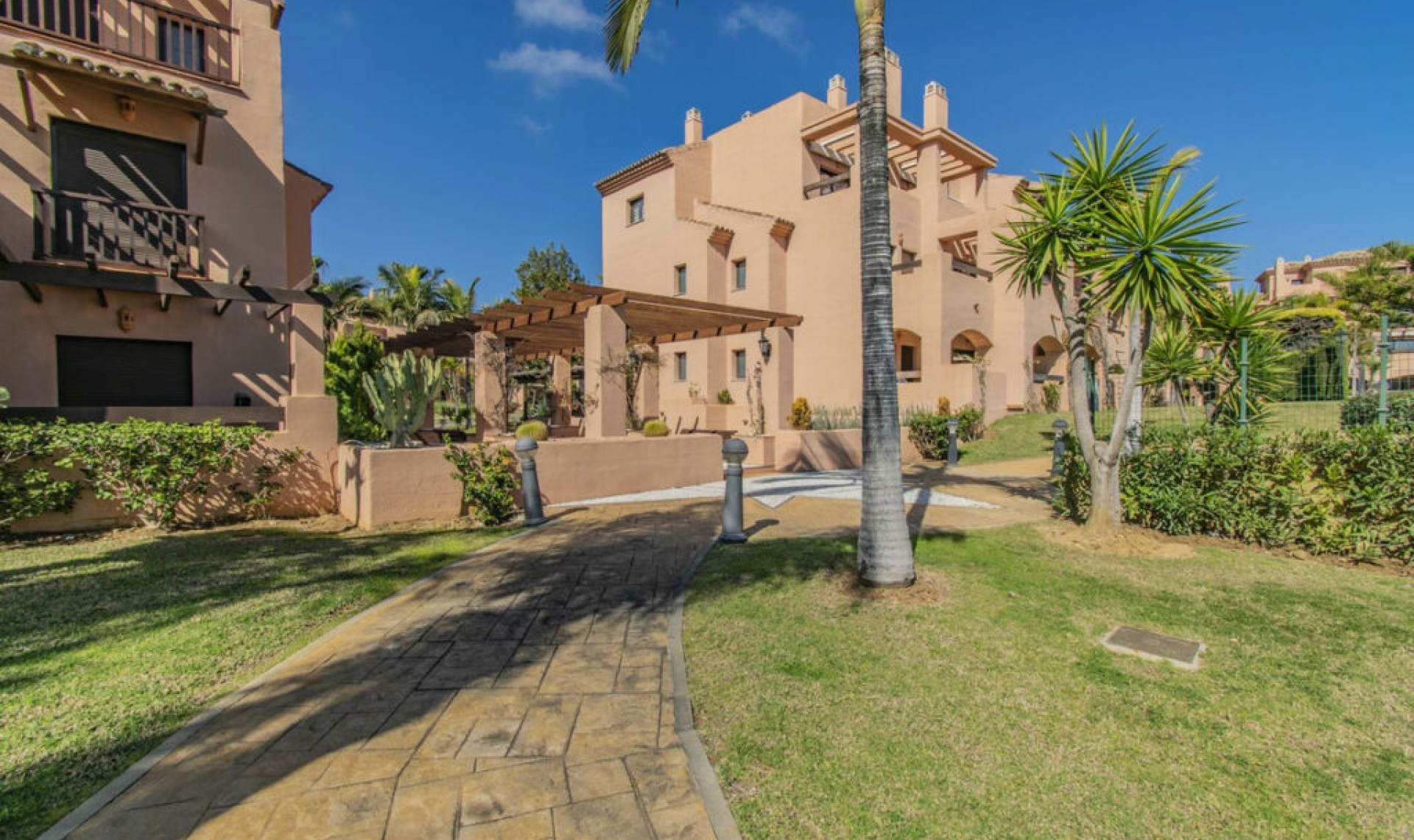 Resale - Apartment -
Hacienda del Sol