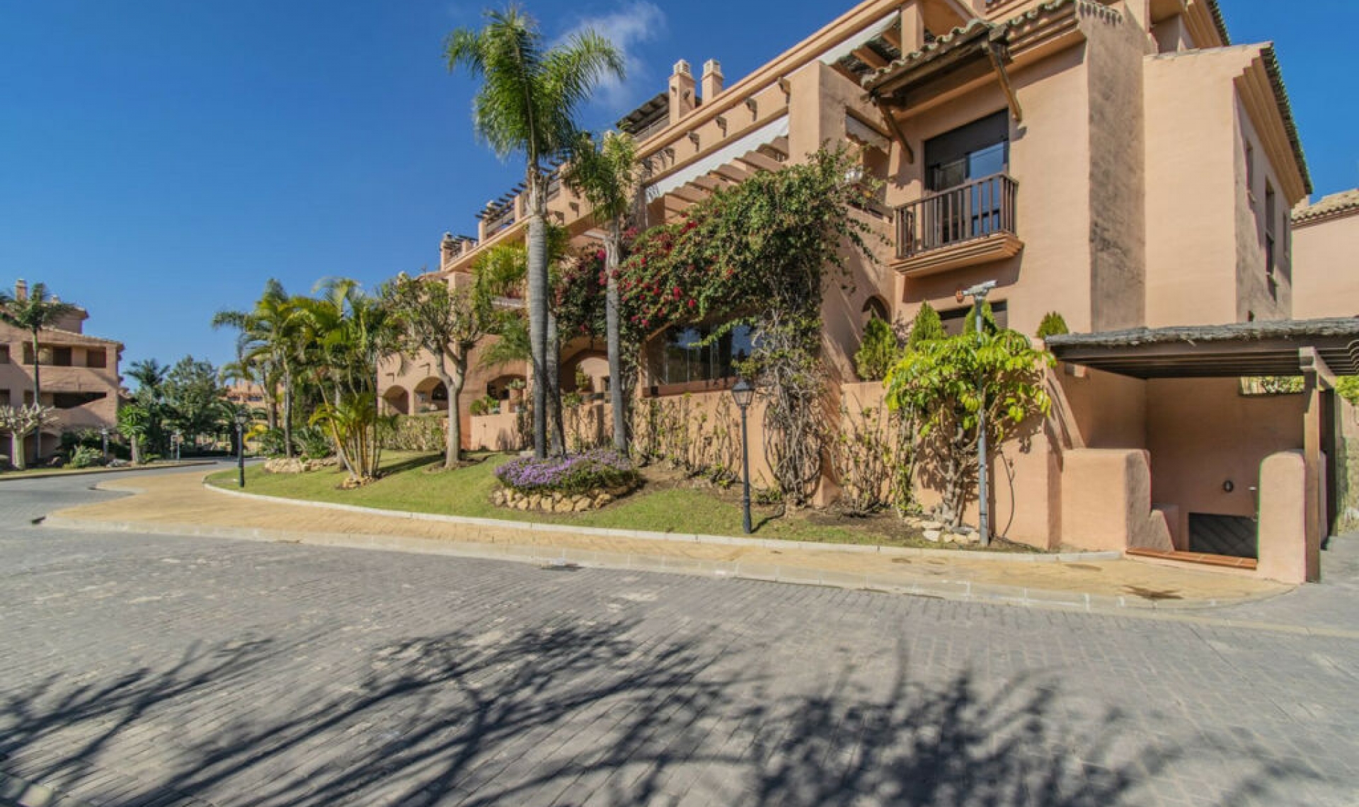 Resale - Apartment -
Hacienda del Sol