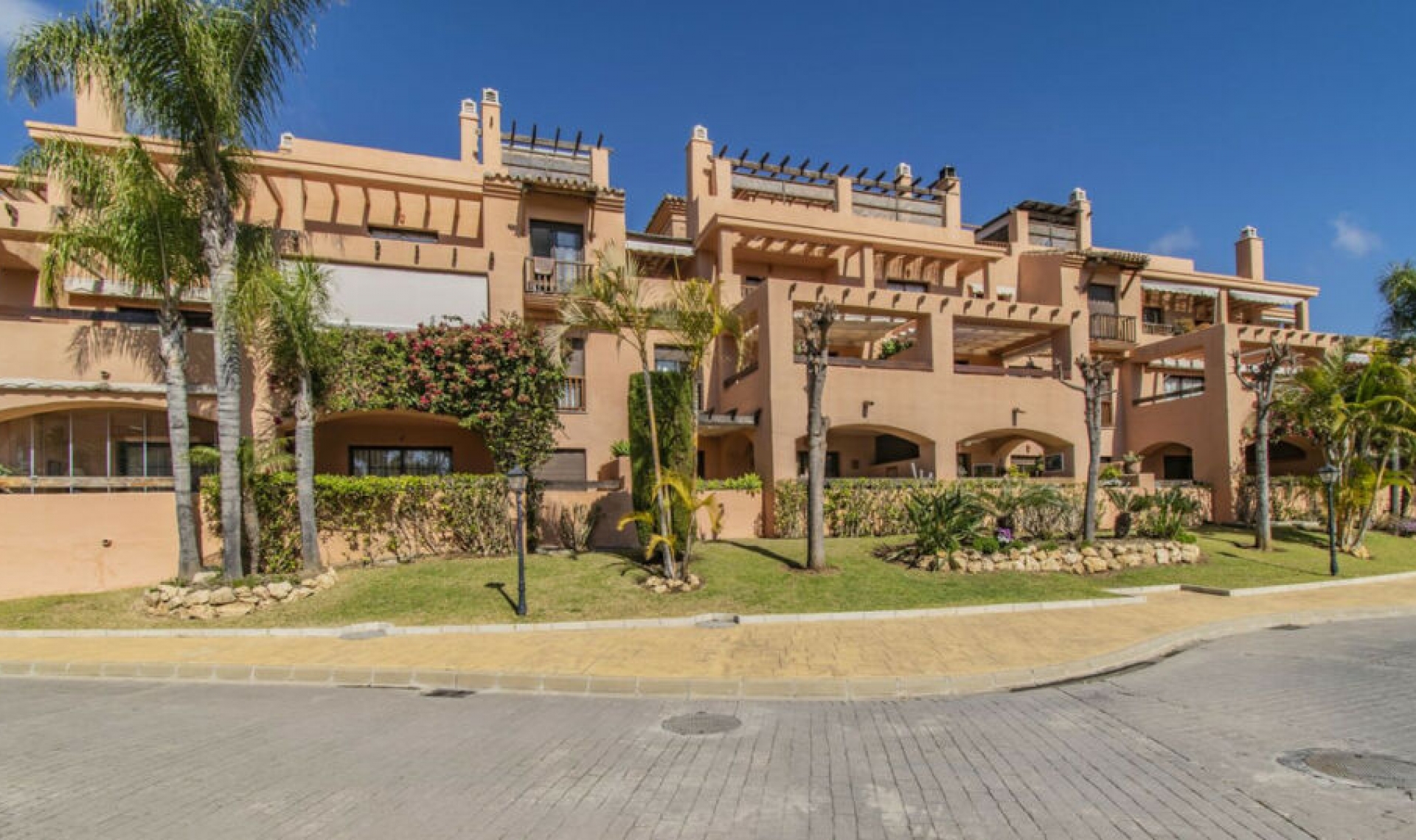 Resale - Apartment -
Hacienda del Sol