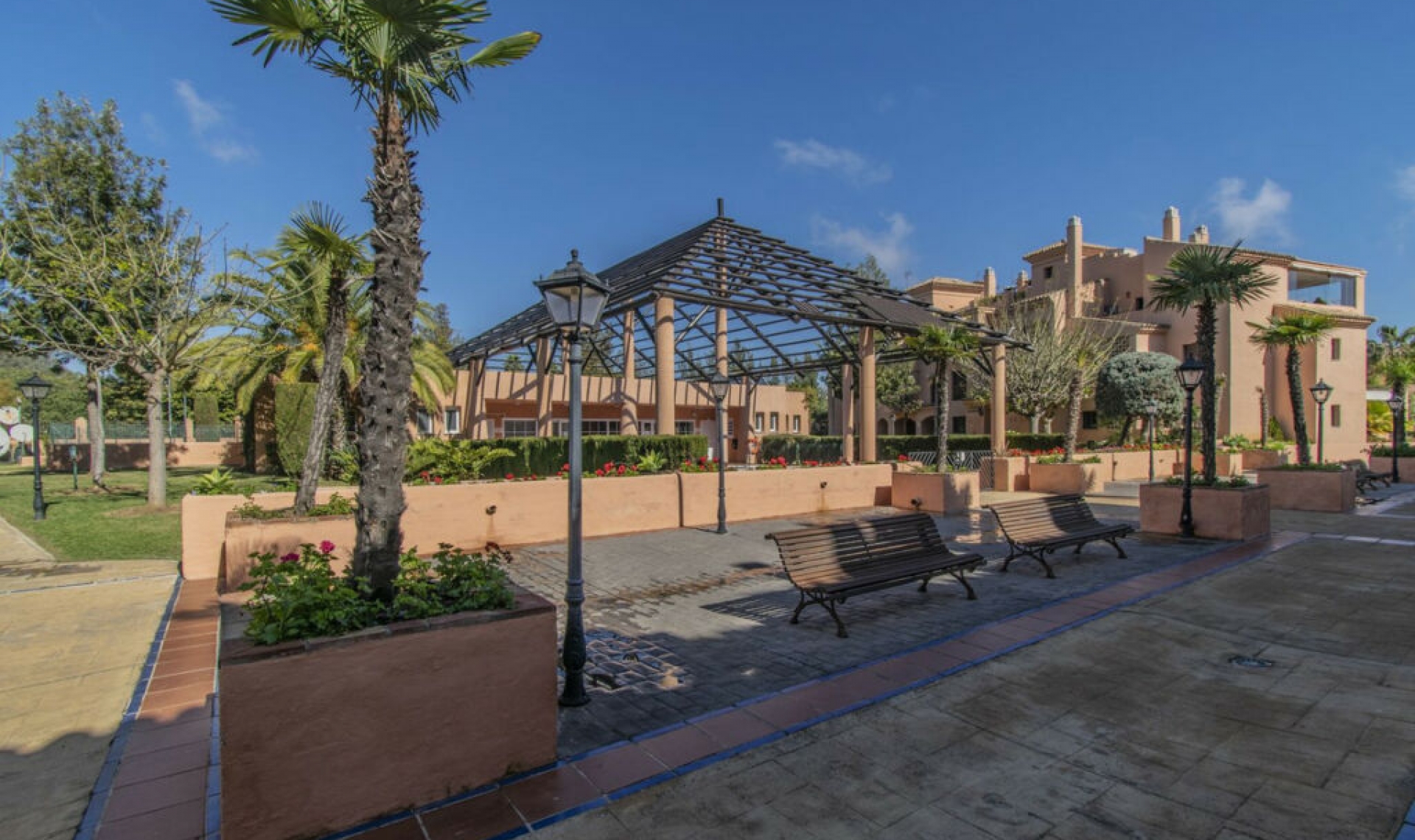 Resale - Apartment -
Hacienda del Sol