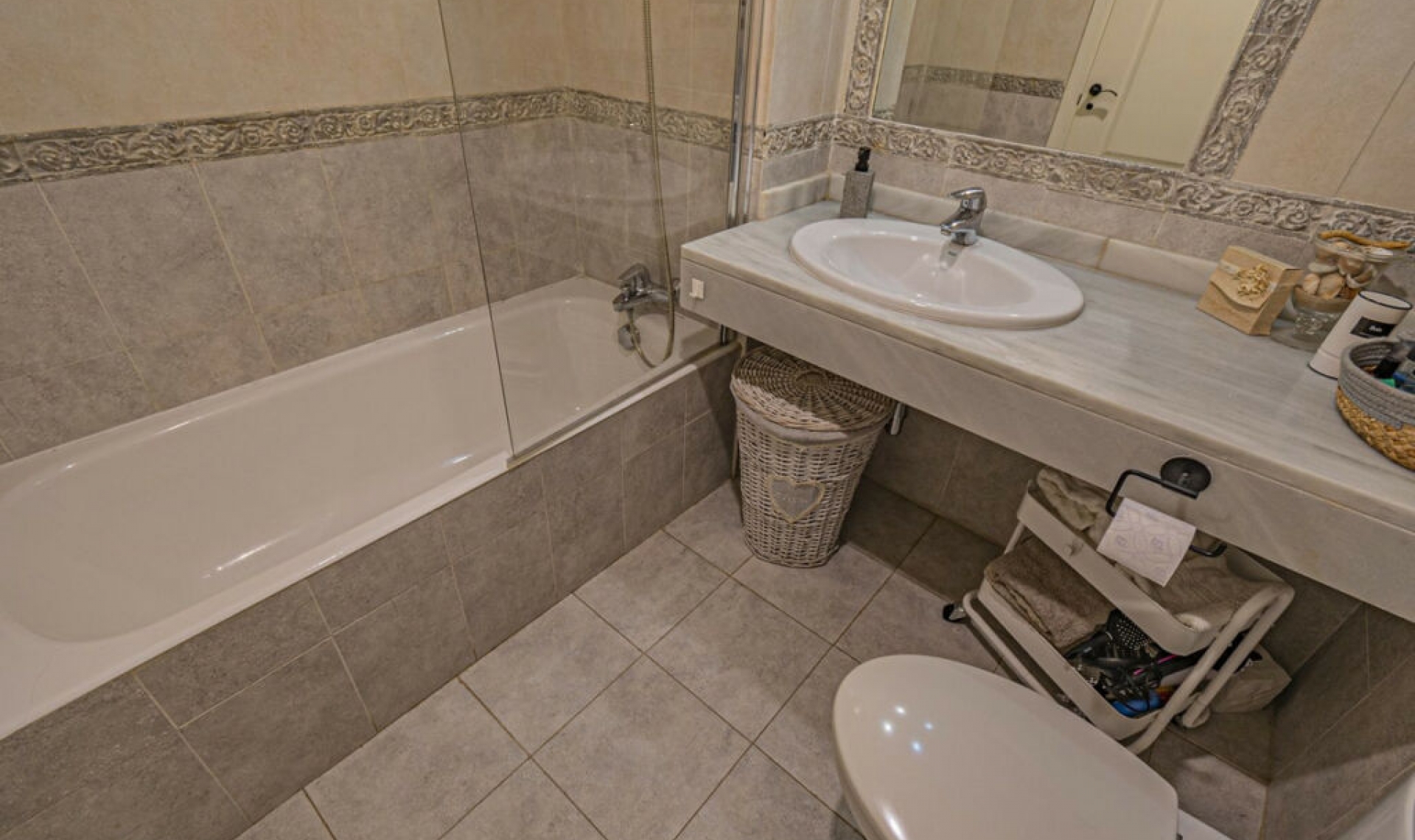 Resale - Apartment -
Hacienda del Sol