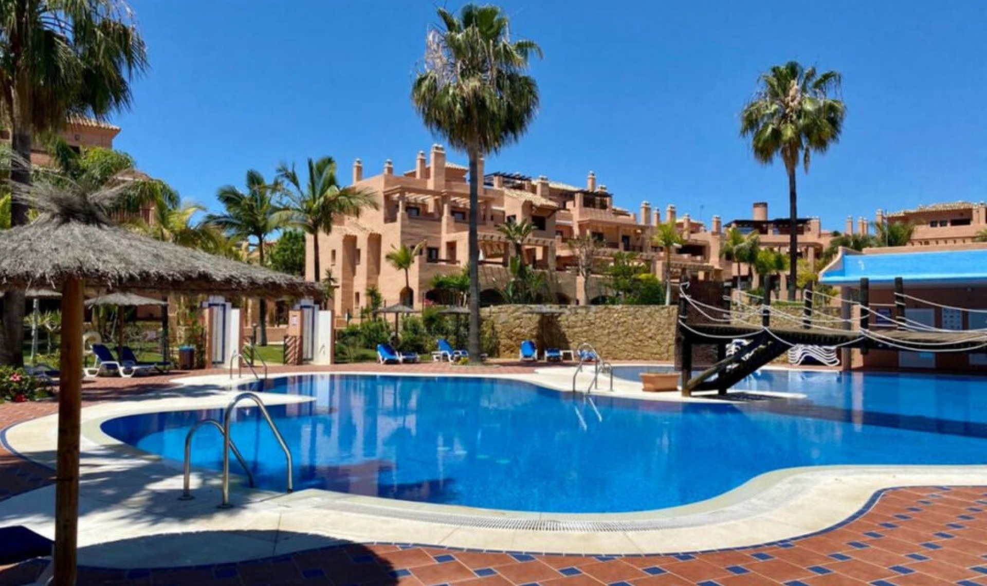 Resale - Apartment -
Hacienda del Sol