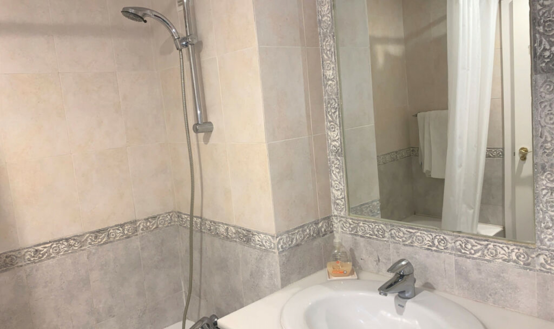 Resale - Apartment -
Hacienda del Sol
