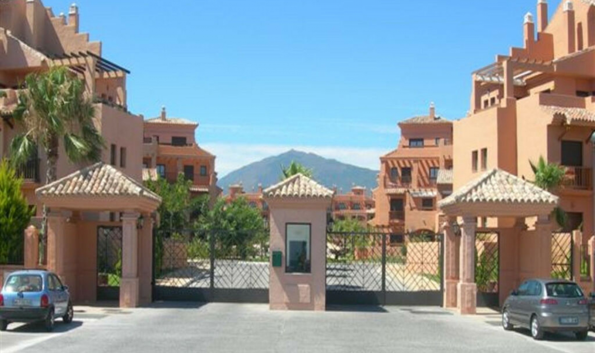Resale - Apartment -
Hacienda del Sol