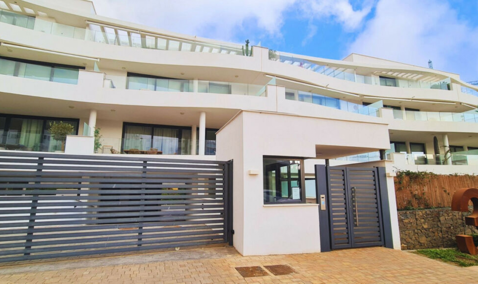 Resale - Apartment -
Higueron