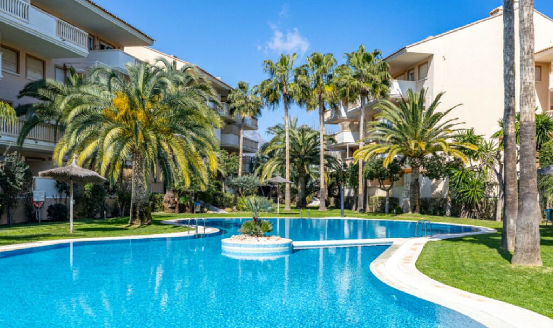 Resale - Apartment -
Jávea