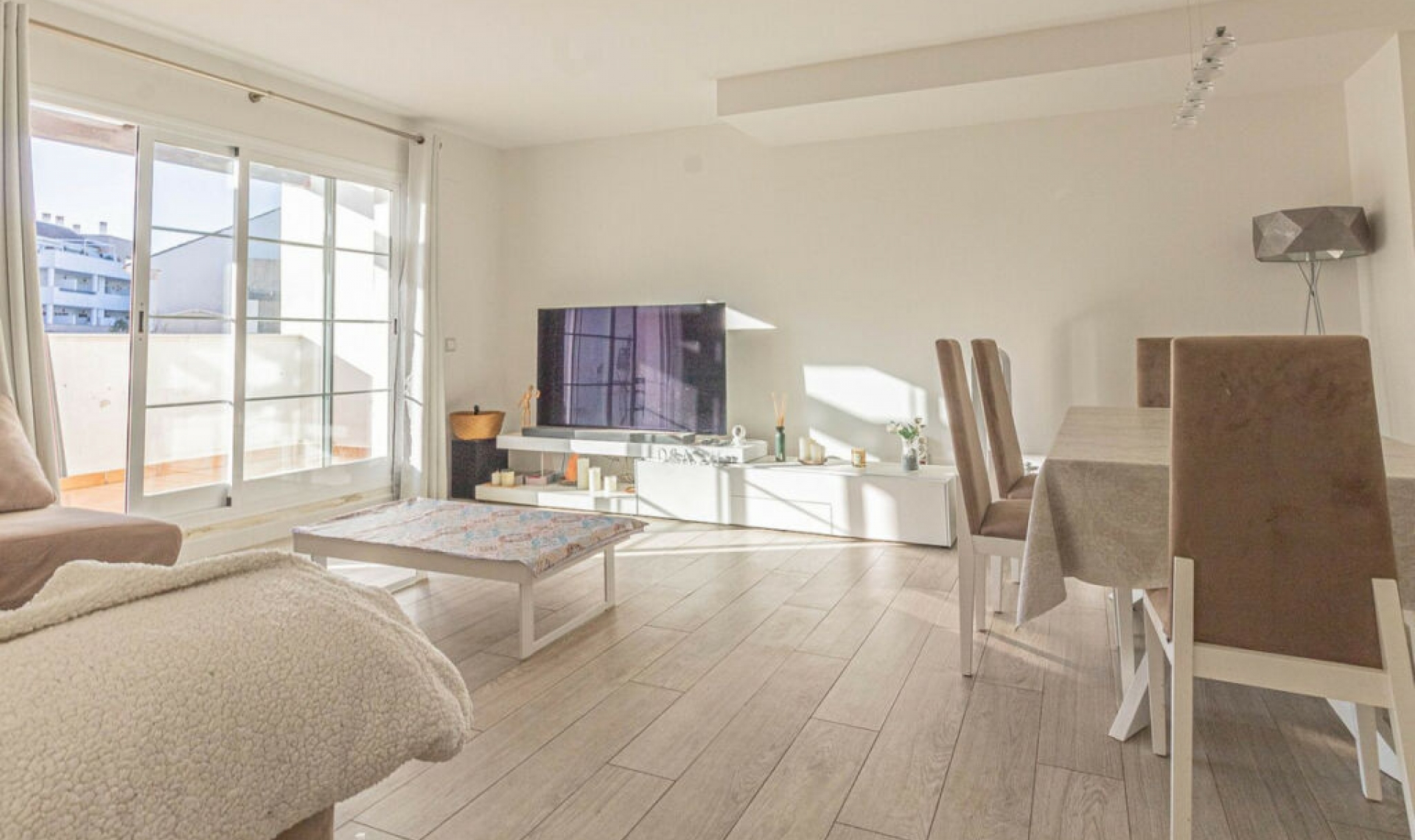 Resale - Apartment -
La Alcaidesa