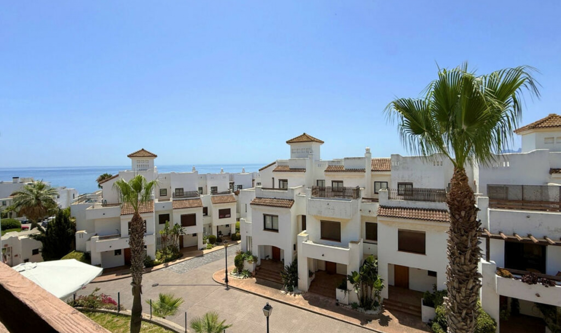 Resale - Apartment -
La Alcaidesa