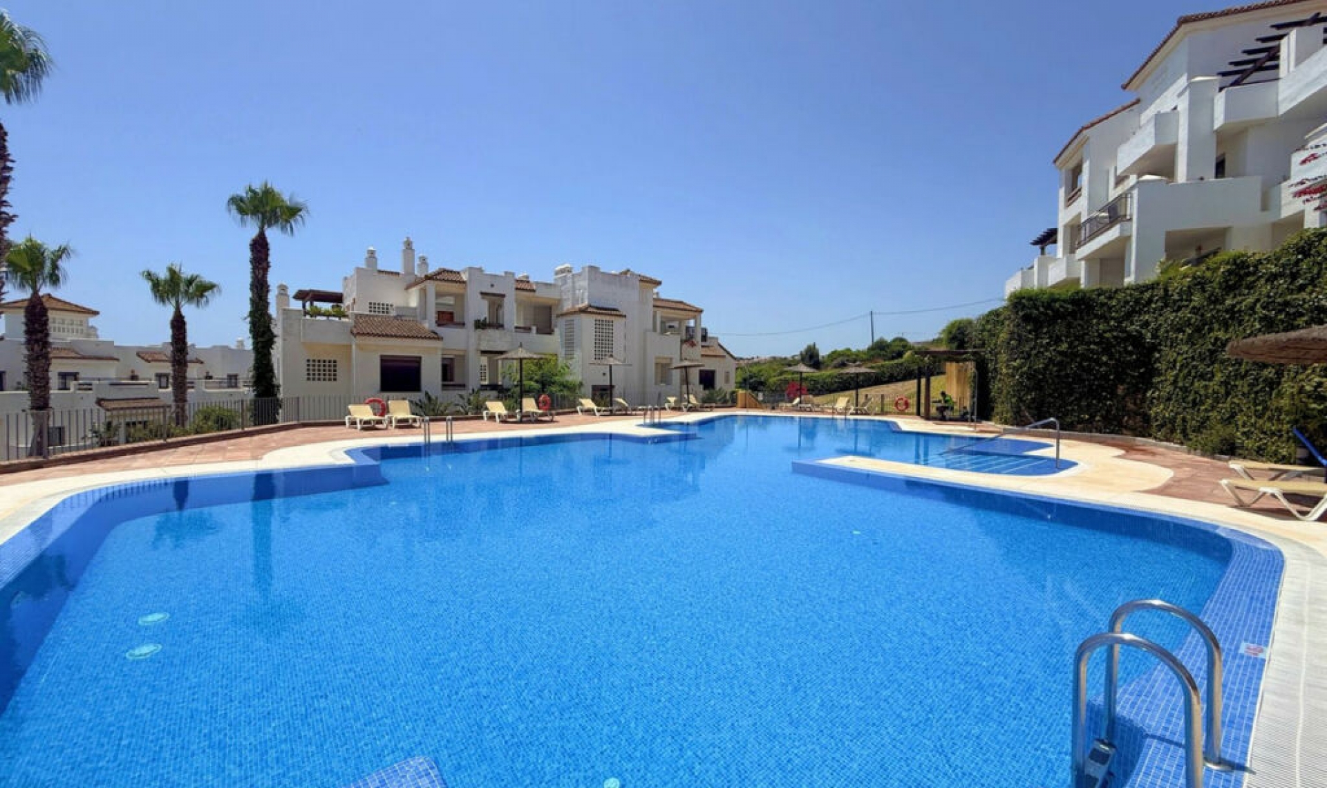 Resale - Apartment -
La Alcaidesa