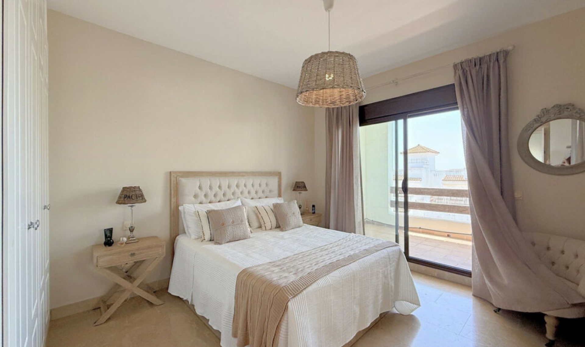 Resale - Apartment -
La Alcaidesa