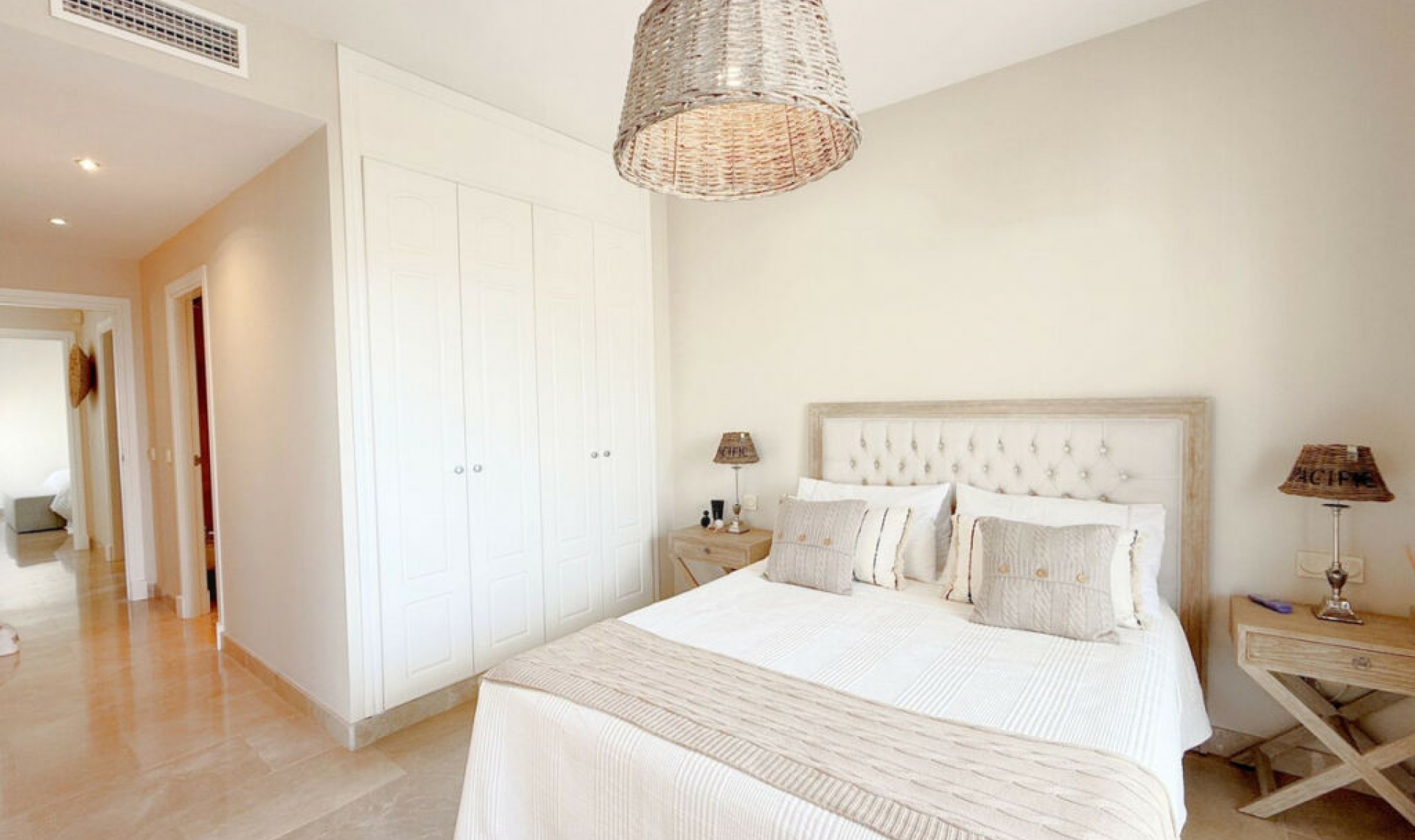 Resale - Apartment -
La Alcaidesa