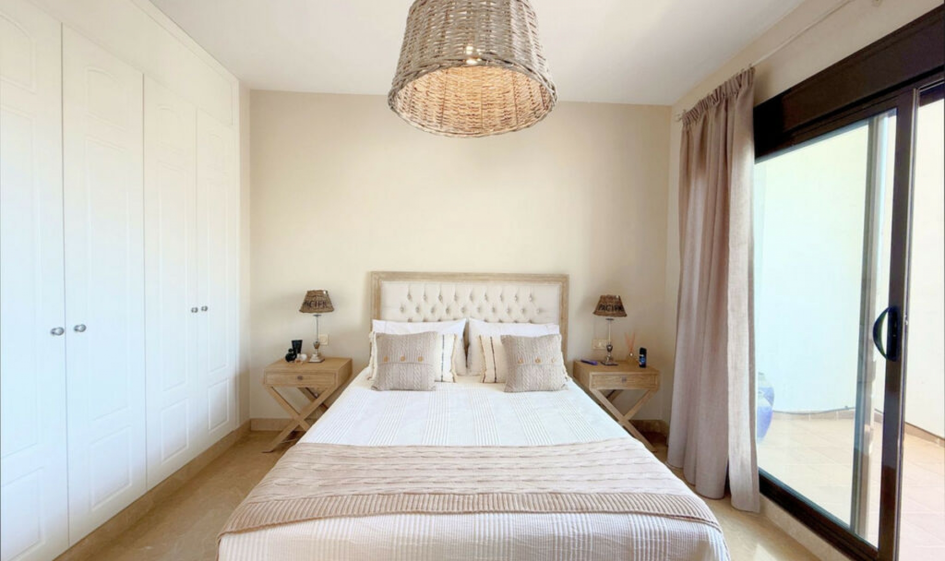 Resale - Apartment -
La Alcaidesa