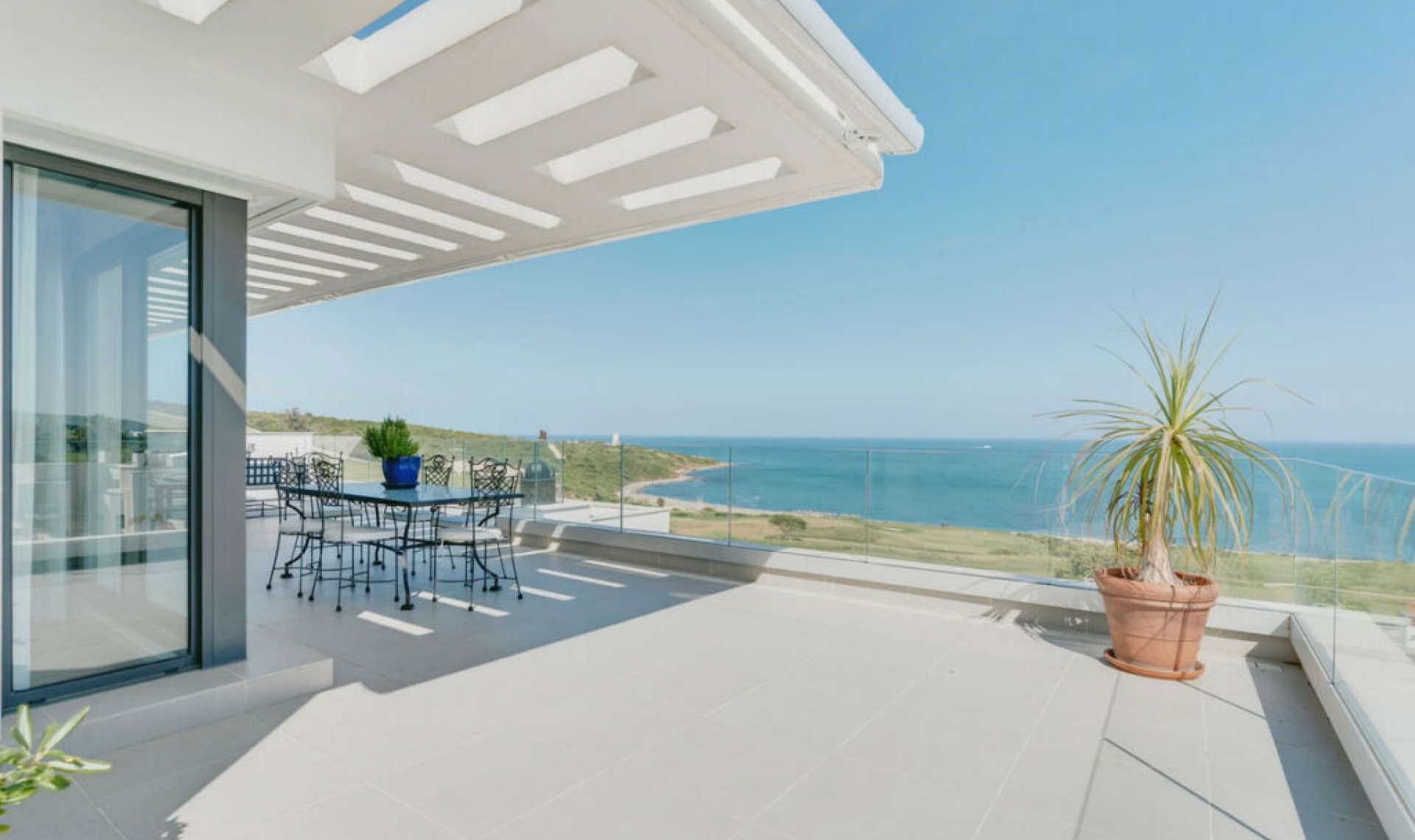Resale - Apartment -
La Alcaidesa