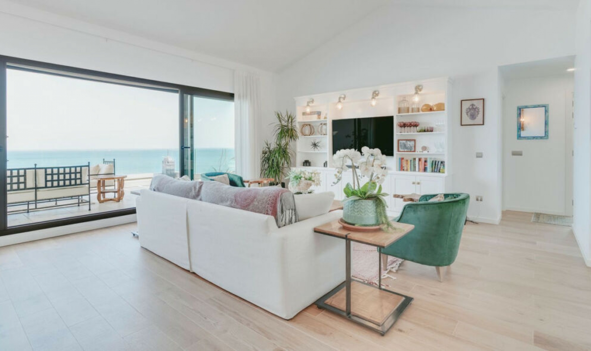 Resale - Apartment -
La Alcaidesa