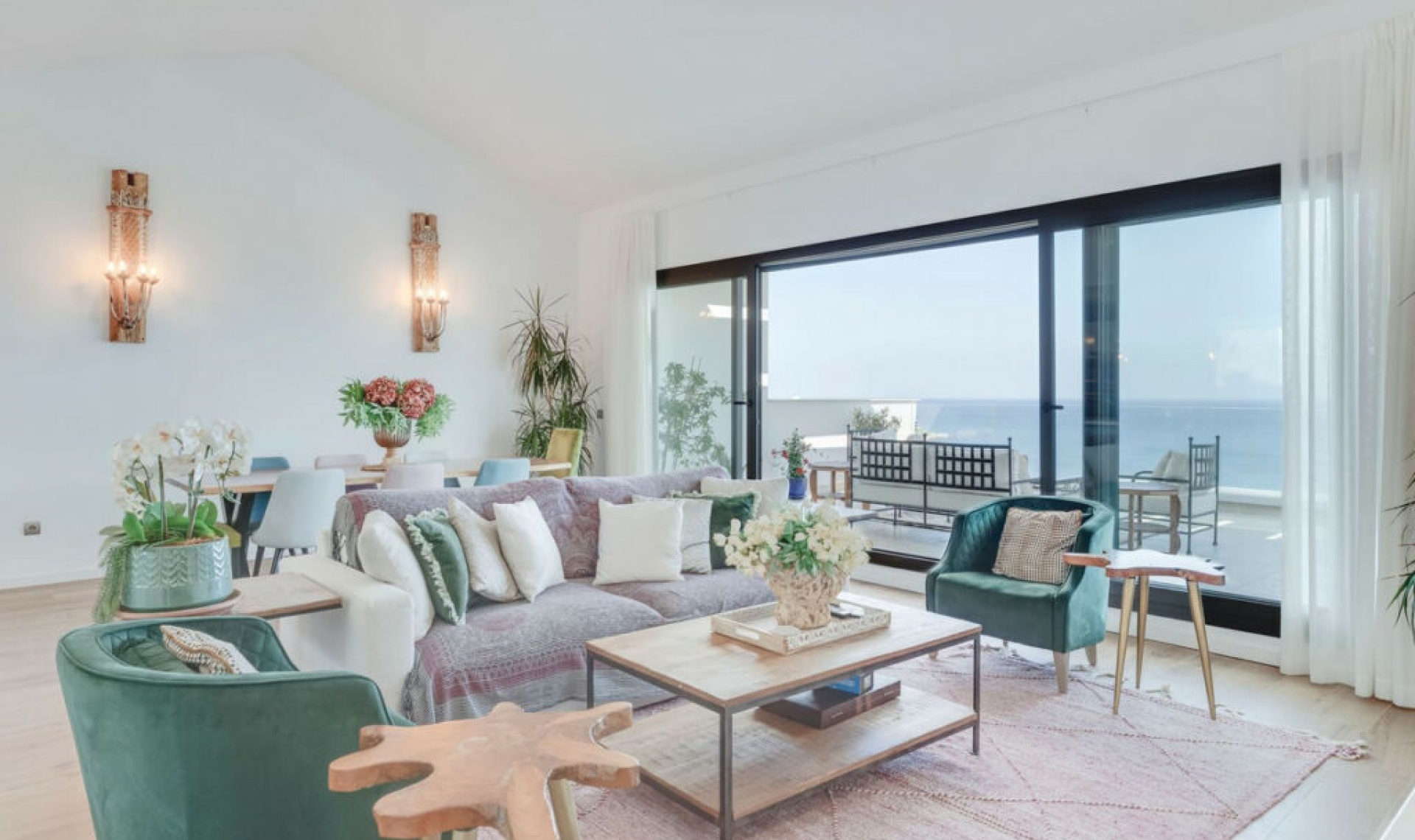 Resale - Apartment -
La Alcaidesa