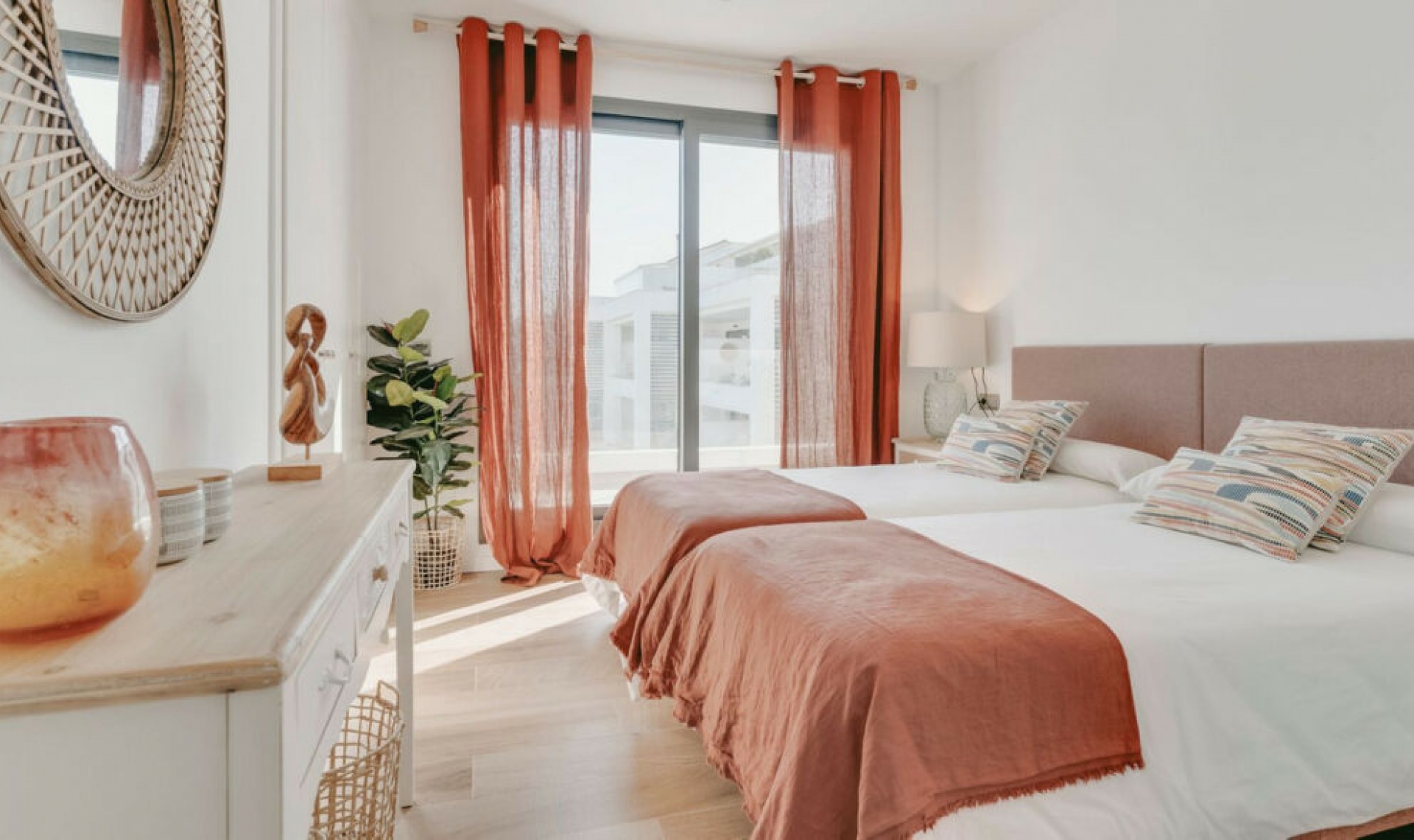 Resale - Apartment -
La Alcaidesa