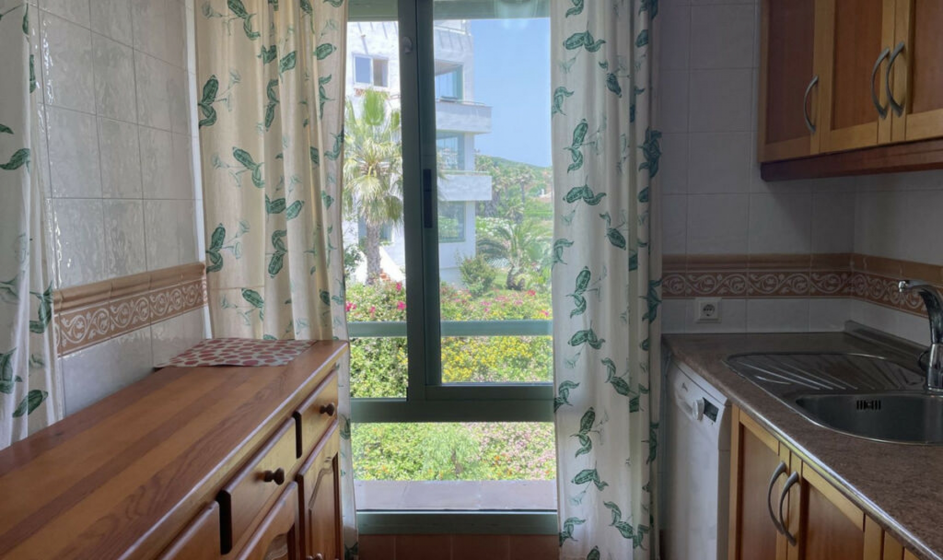 Resale - Apartment -
La Alcaidesa