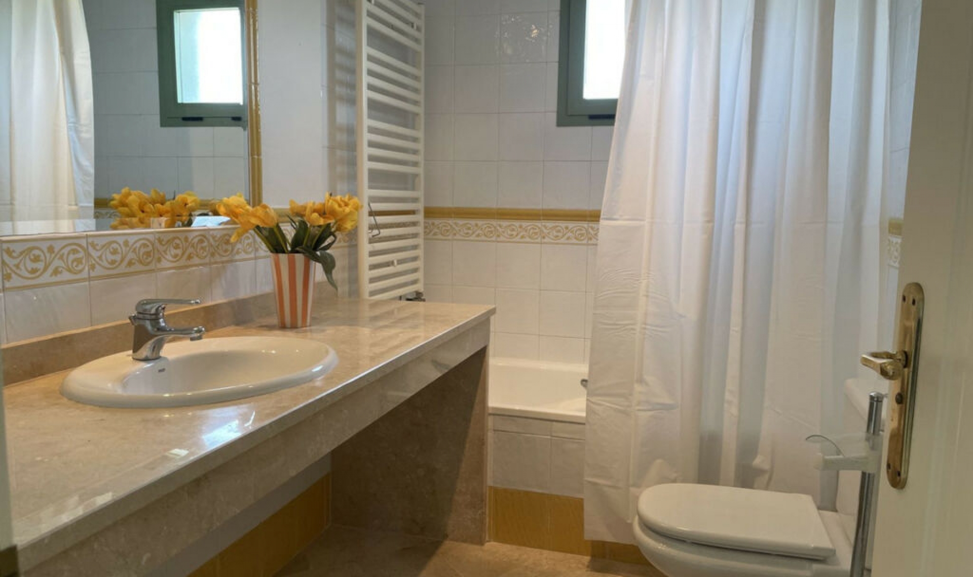 Resale - Apartment -
La Alcaidesa