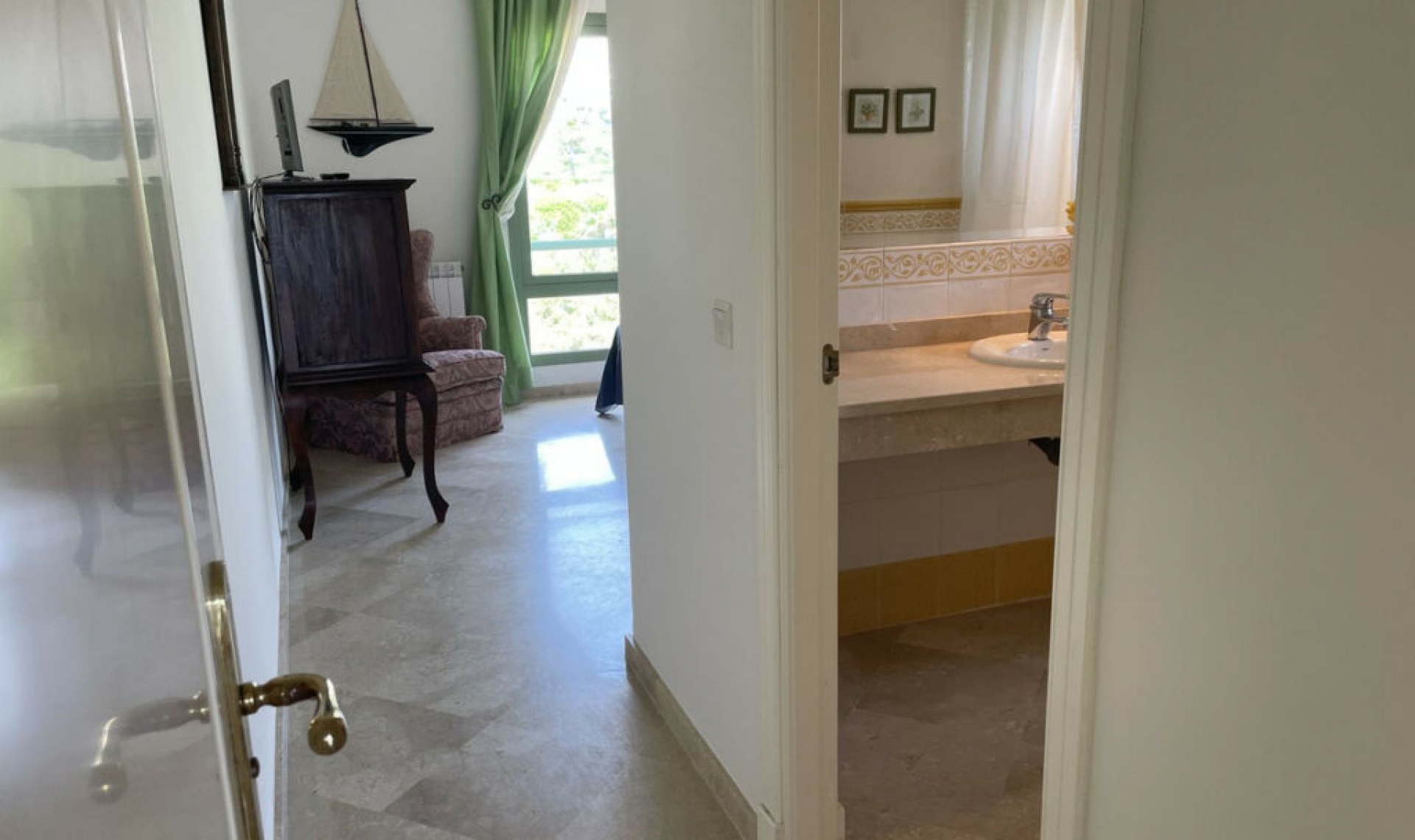 Resale - Apartment -
La Alcaidesa