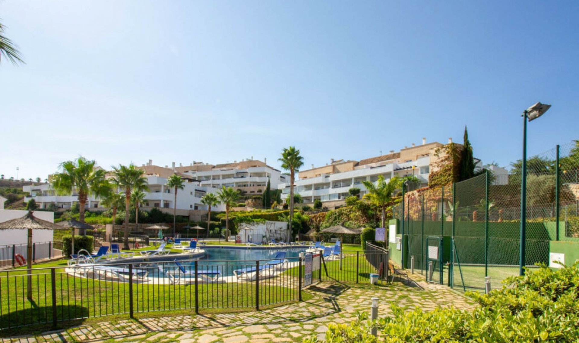 Resale - Apartment -
La Alcaidesa