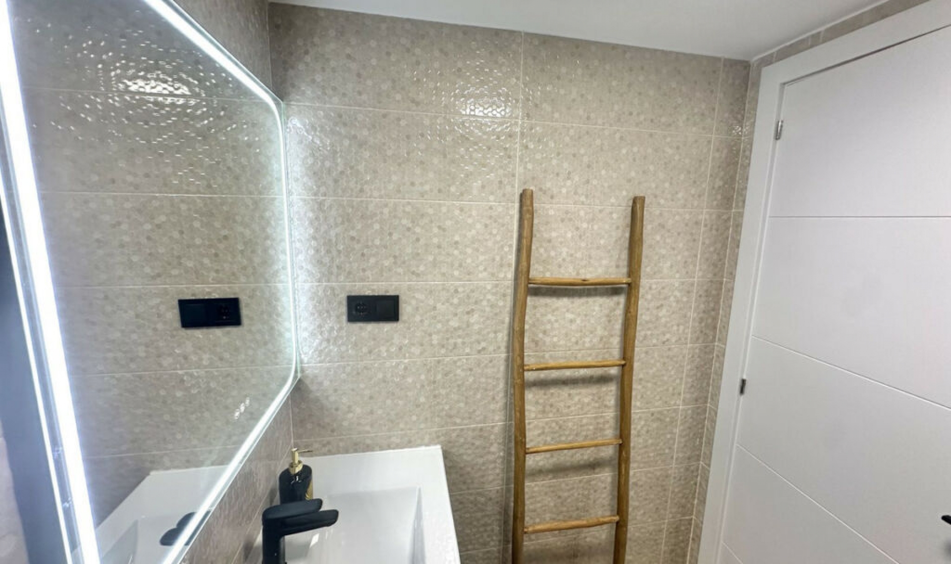 Resale - Apartment -
La Cala de Mijas