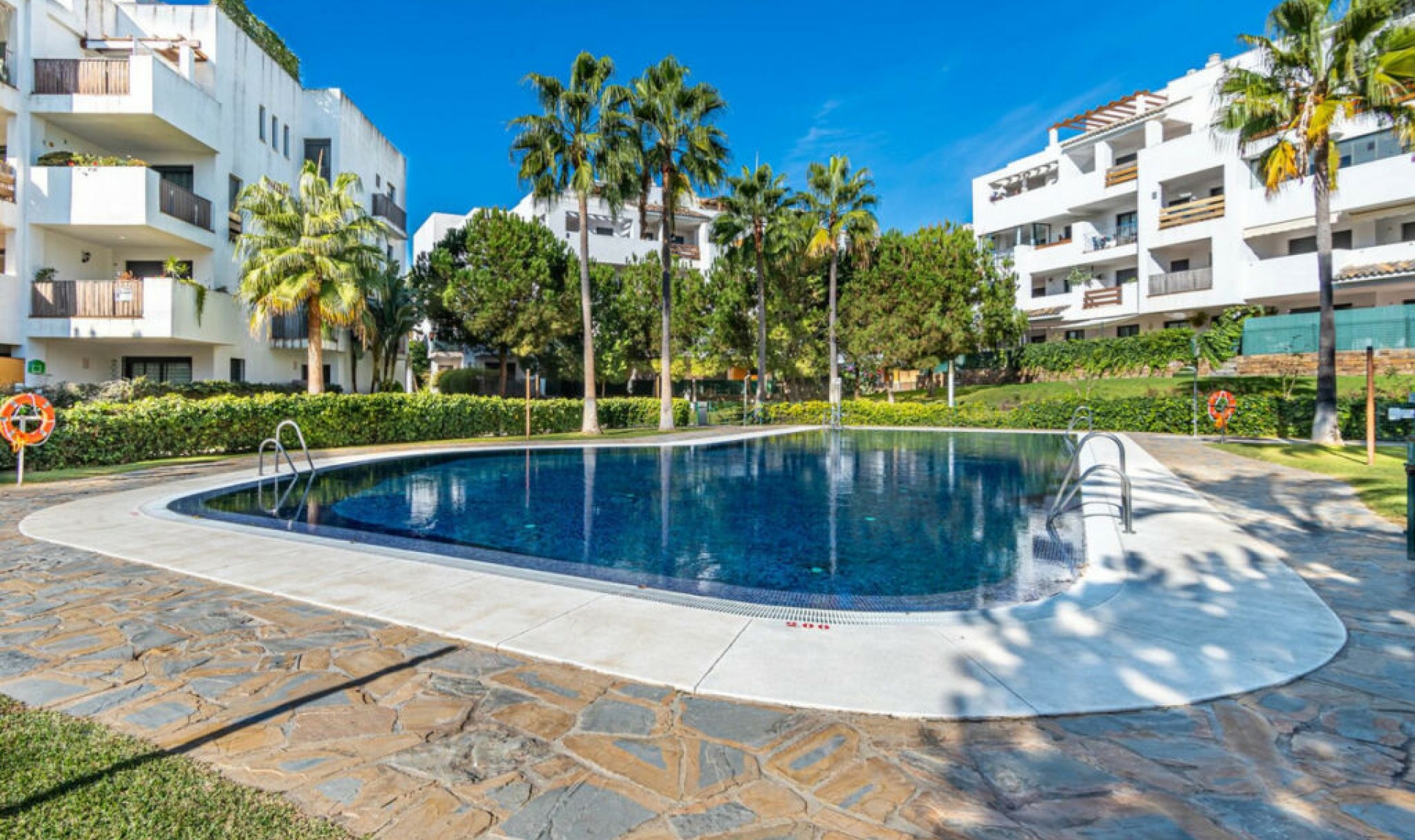 Resale - Apartment -
La Cala de Mijas