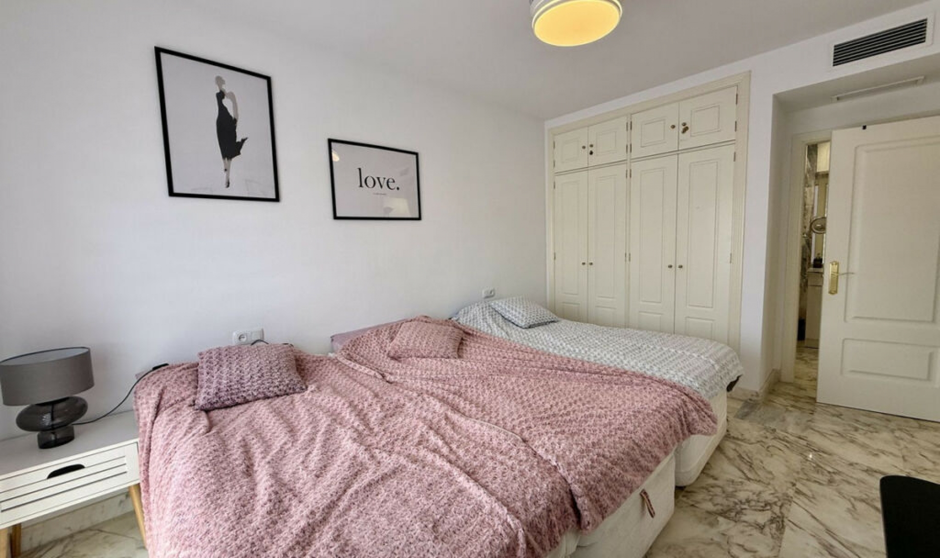 Resale - Apartment -
La Cala