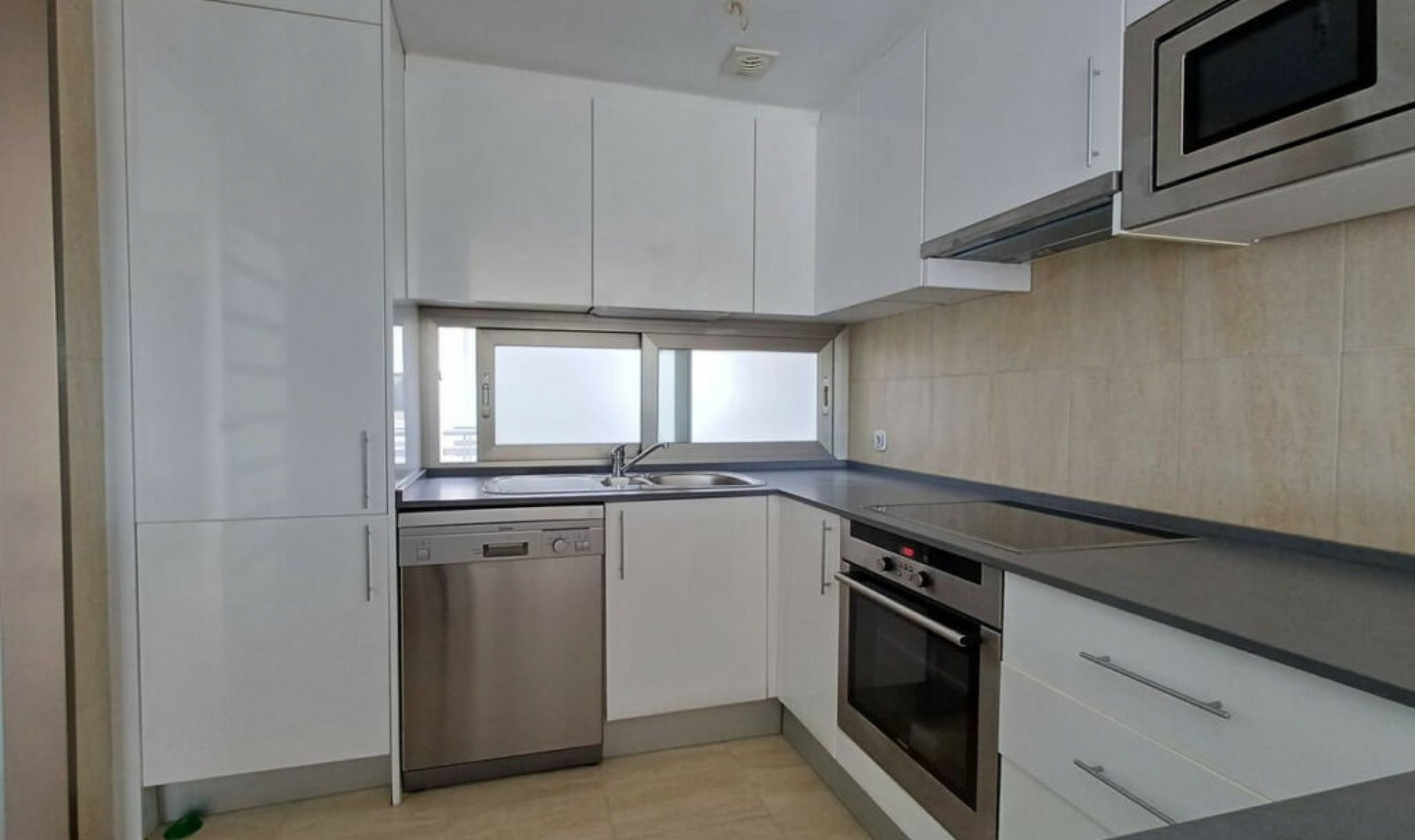 Resale - Apartment -
La Cala