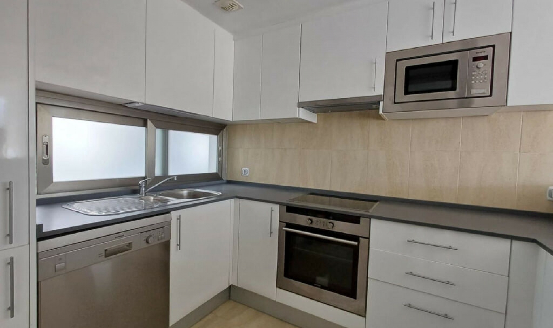 Resale - Apartment -
La Cala