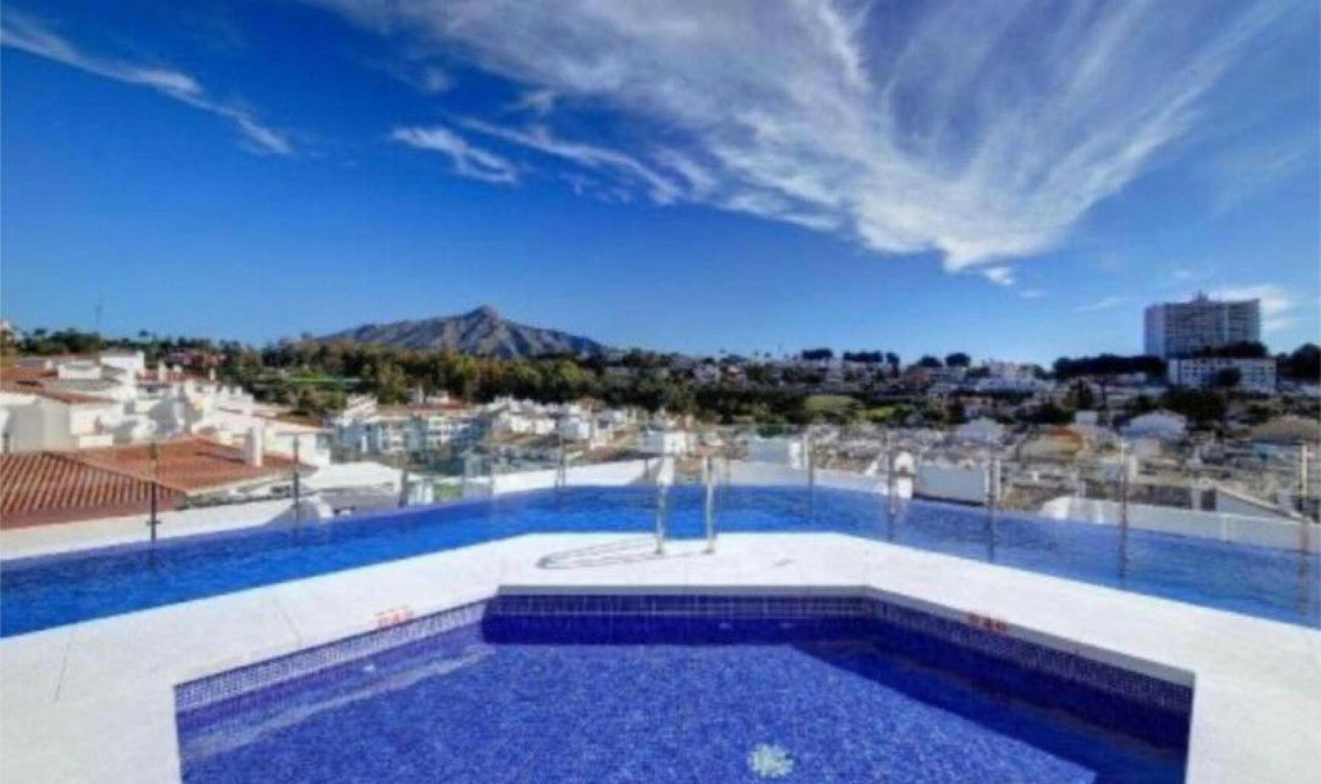 Resale - Apartment -
La Campana