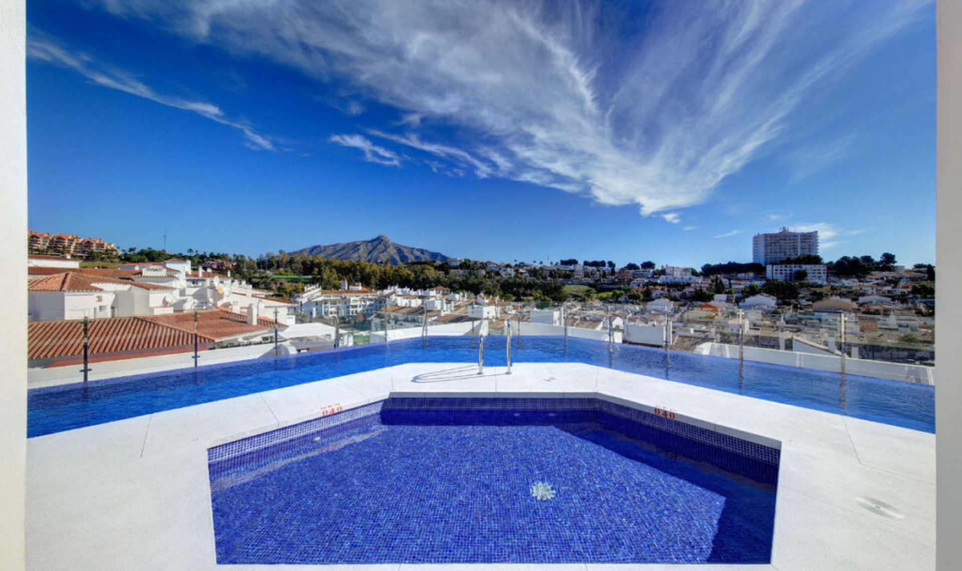 Resale - Apartment -
La Campana