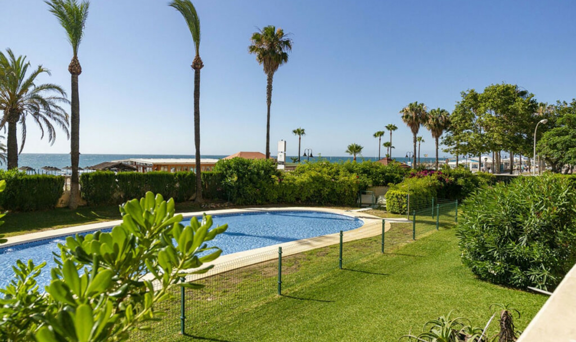 Resale - Apartment -
La Carihuela